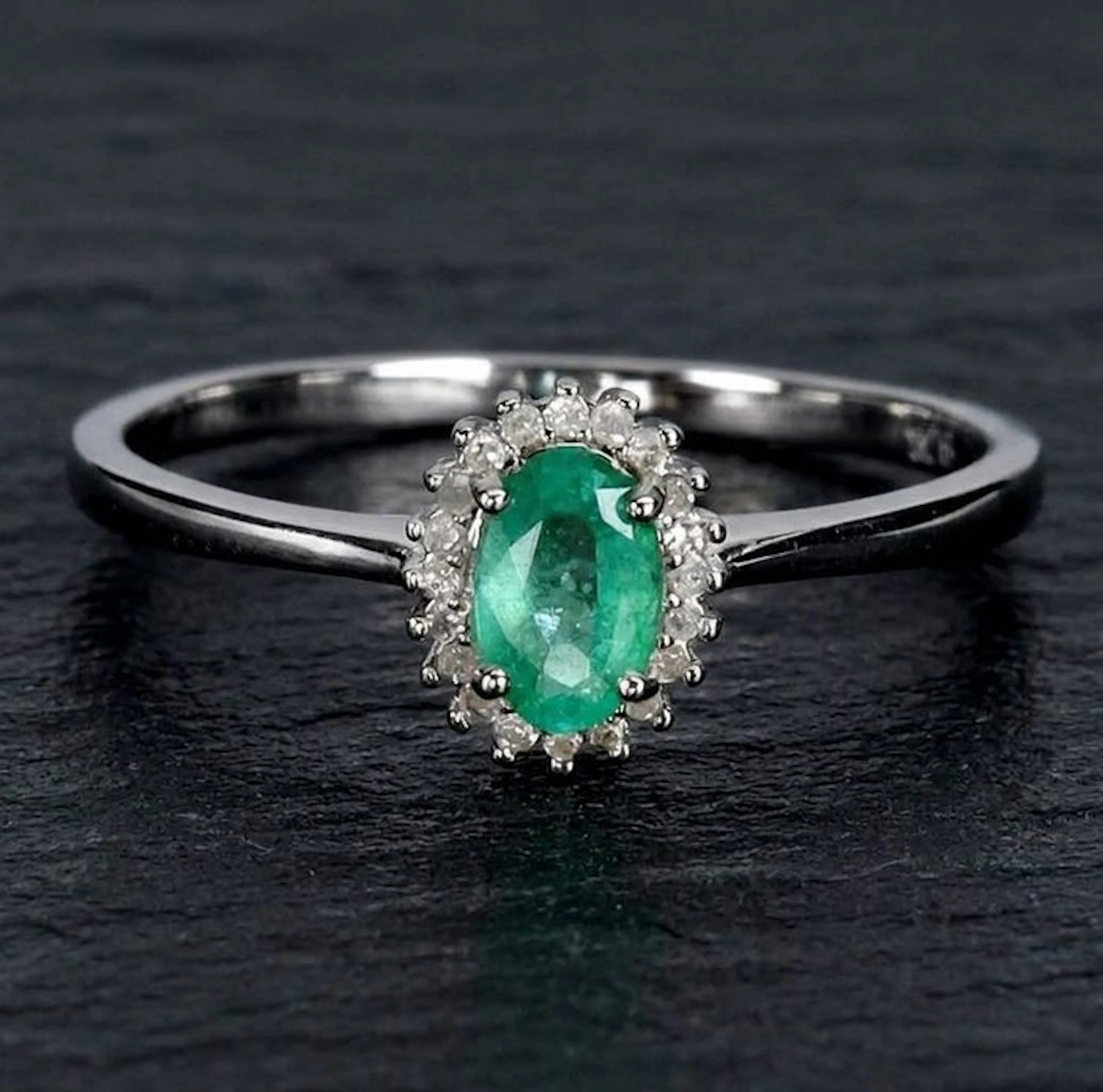 No reserve price - Ring Silver - 0.70ct. tw. Emerald - Diamond