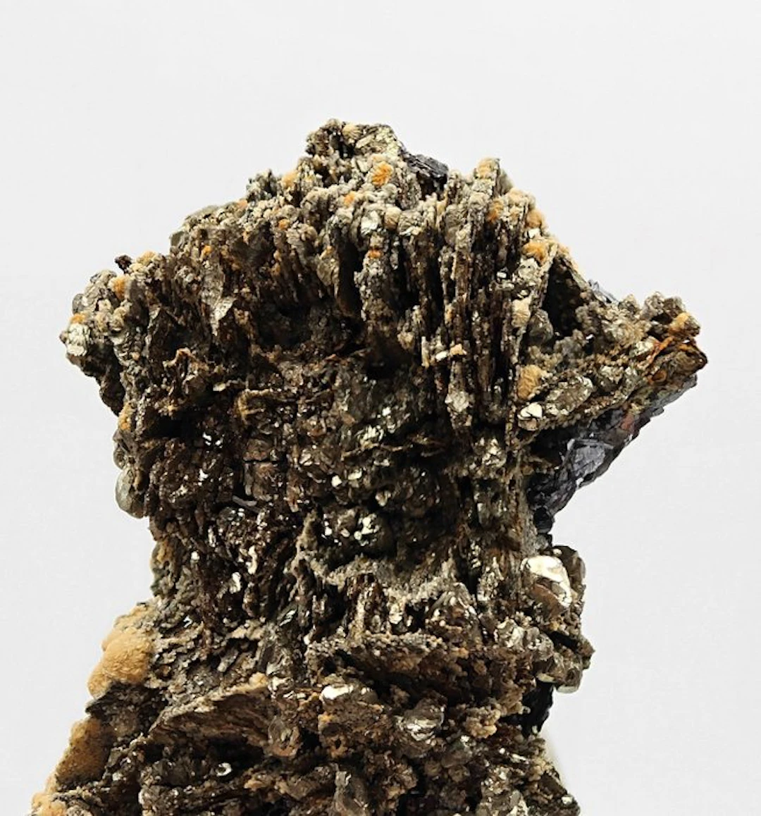 Golden pyrite aesthetic with pyrrhotite