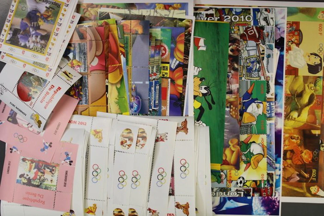 Africa - Over 80 different comic blocks / stamped blocks (A4-3)