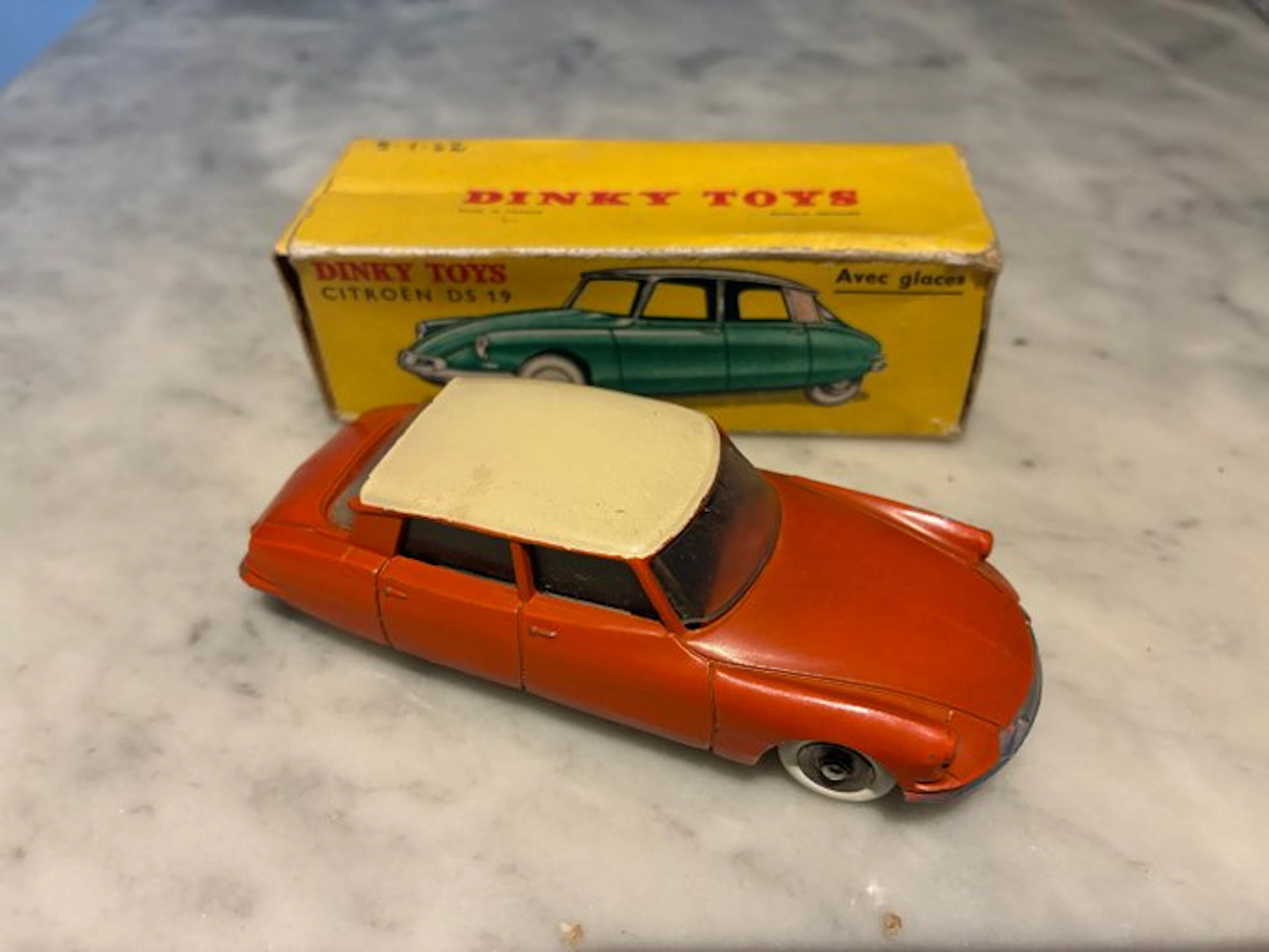 Dinky Toys 1:43 - Model car - Citroën DS 19