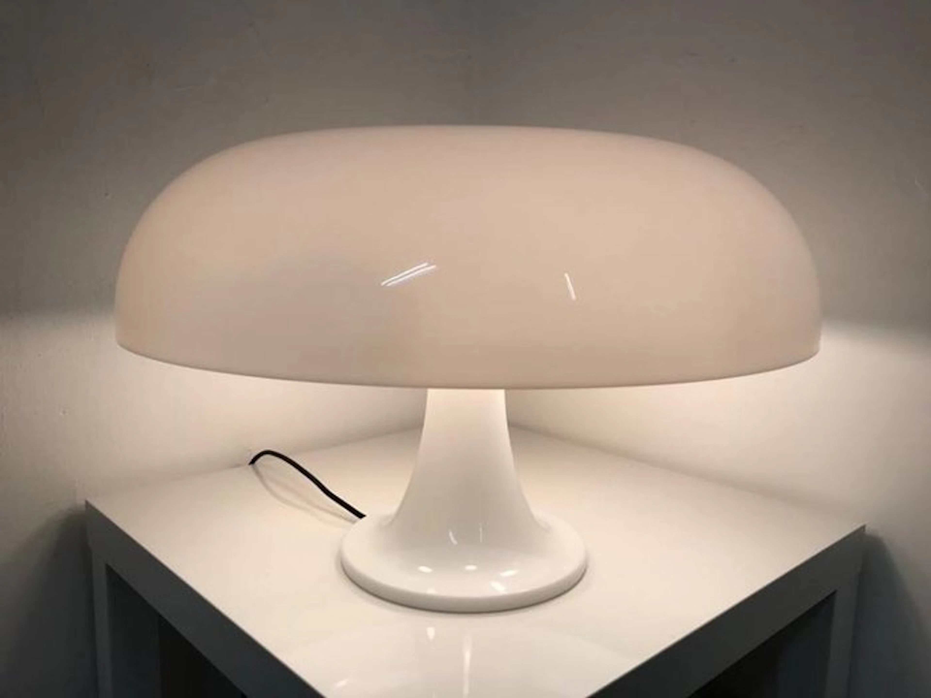 Artemide - Giancarlo Mattioli - Table lamp - Nesso Bianco - ABS