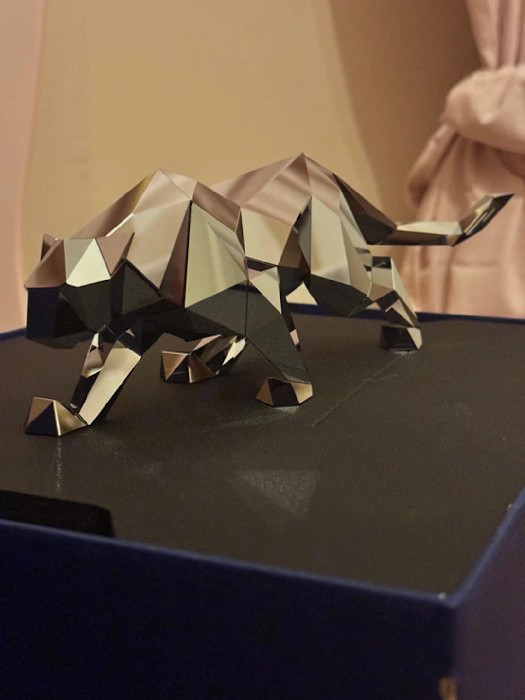 Swarovski - arran gregory - Statue
