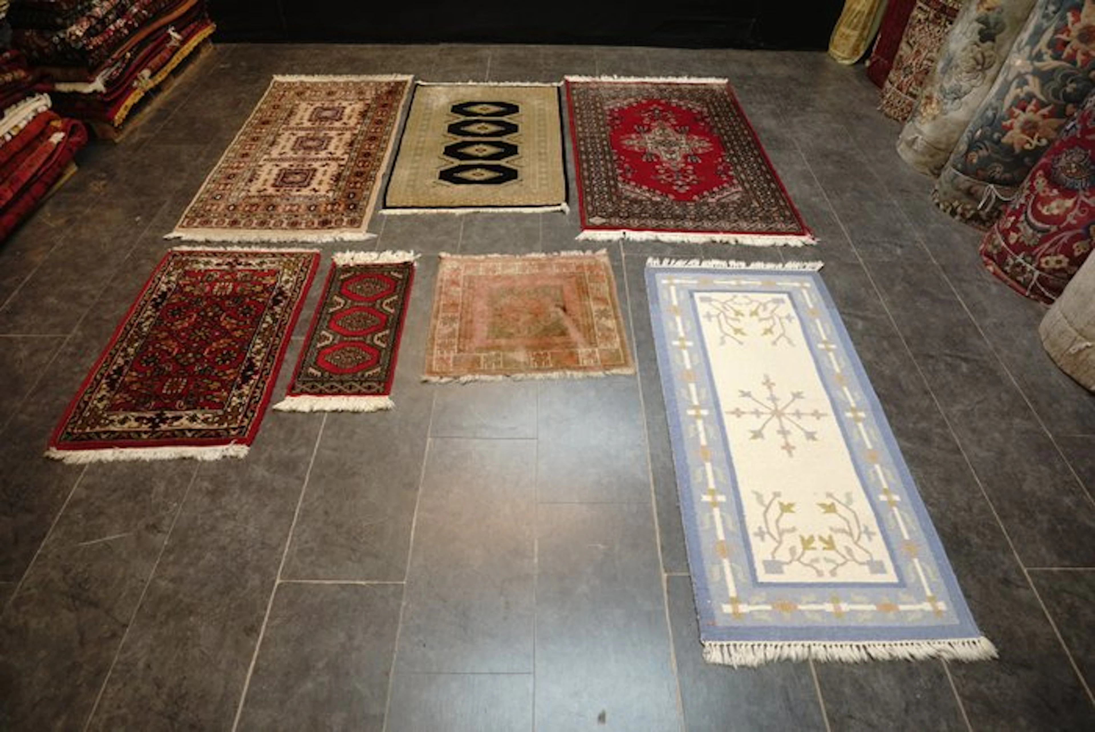 7-piece Buchara set: Exquisite craftsmanship in traditional design