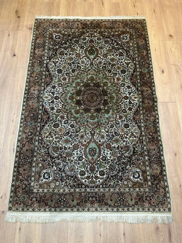 Fine cashmere Oriental rug with silk and a classic medallion pattern