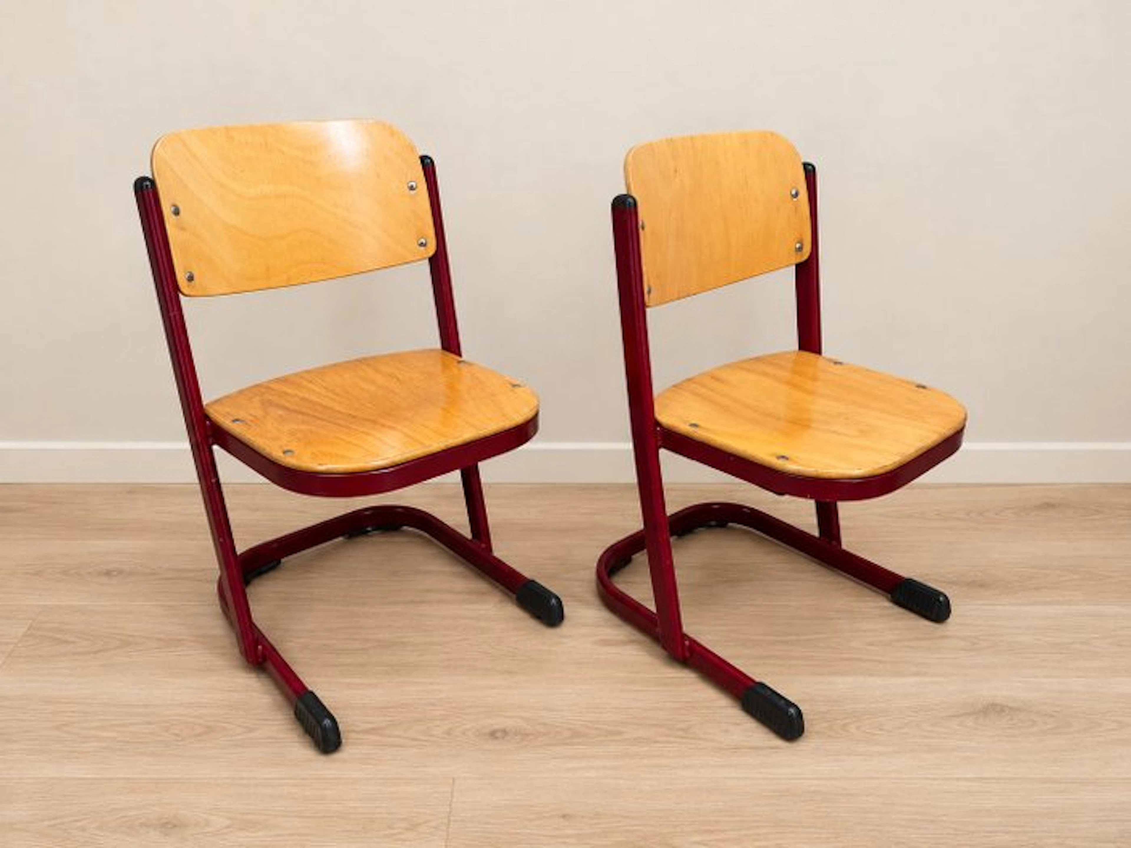 Chair - Wood - Preschool- and school chairs