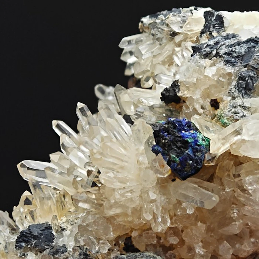 Quartz with azurite