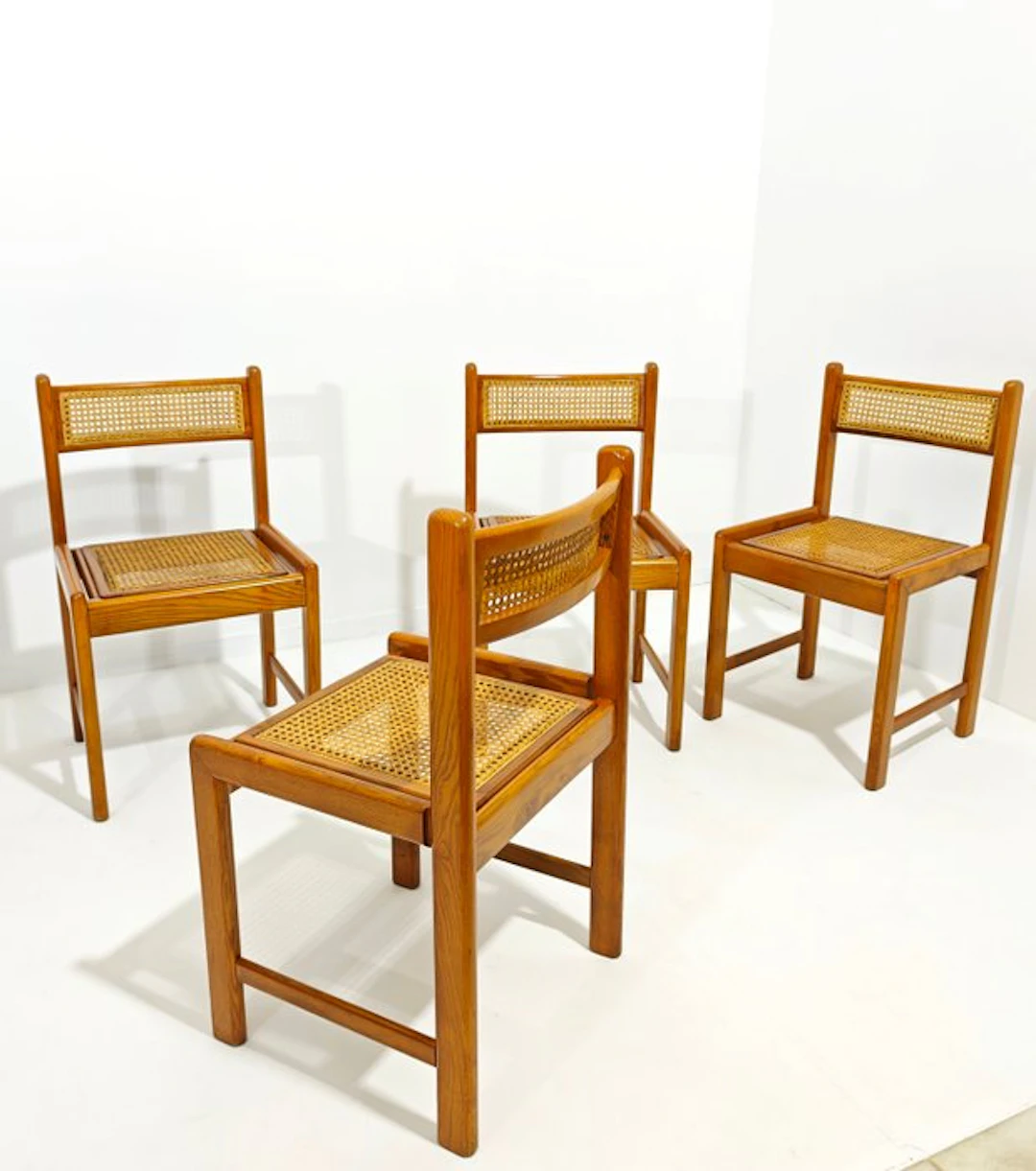Dining room chair - Wood, Rattan - A set of four vintage chairs.