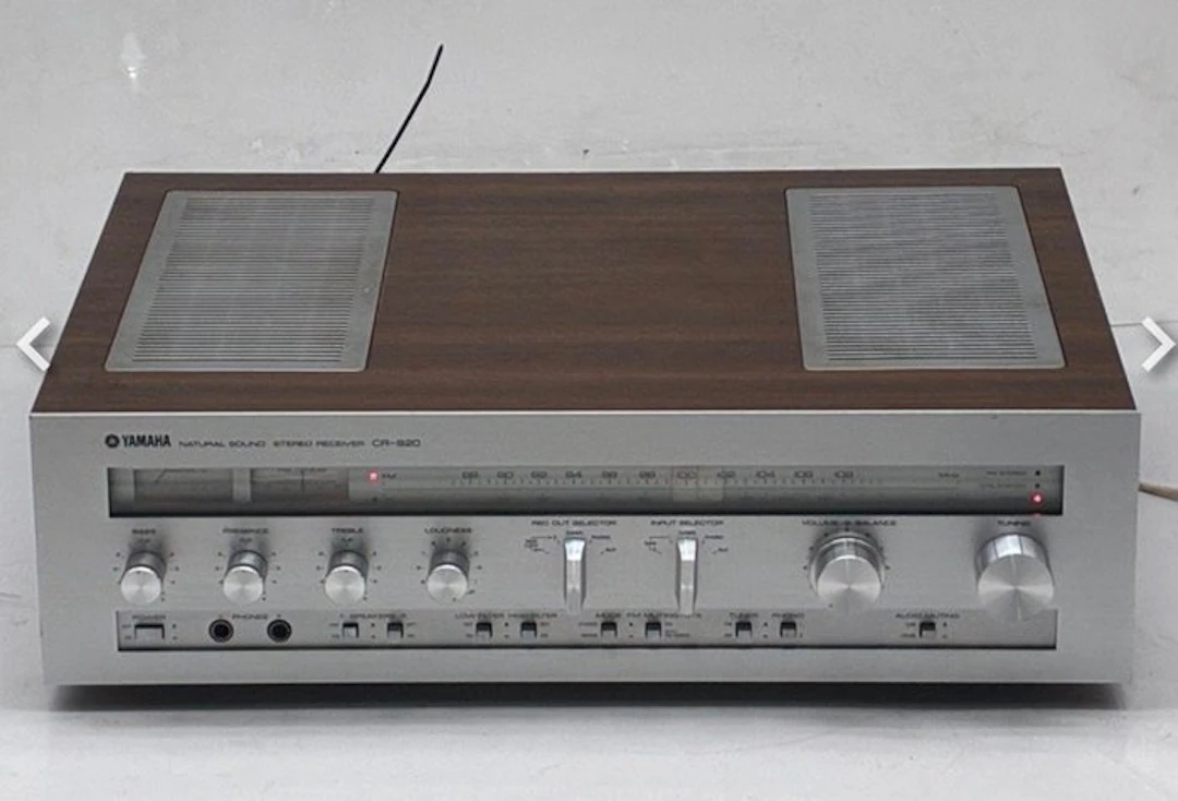 Yamaha - CR-820 Natural Sound AM/FM Solid state stereo receiver