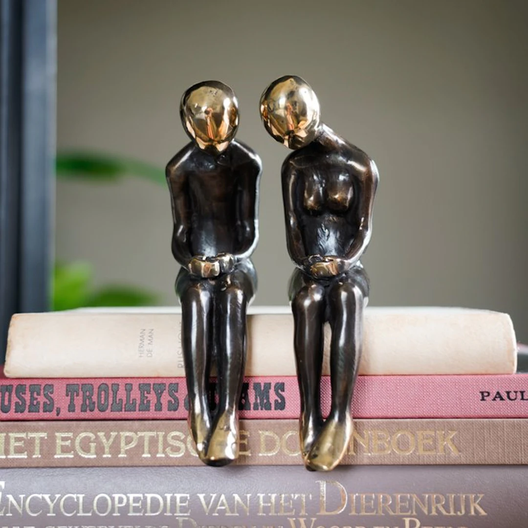 Sculpture, NO RESERVE PRICE - Sitting Couple Sculpture - 15 cm - Bronze
