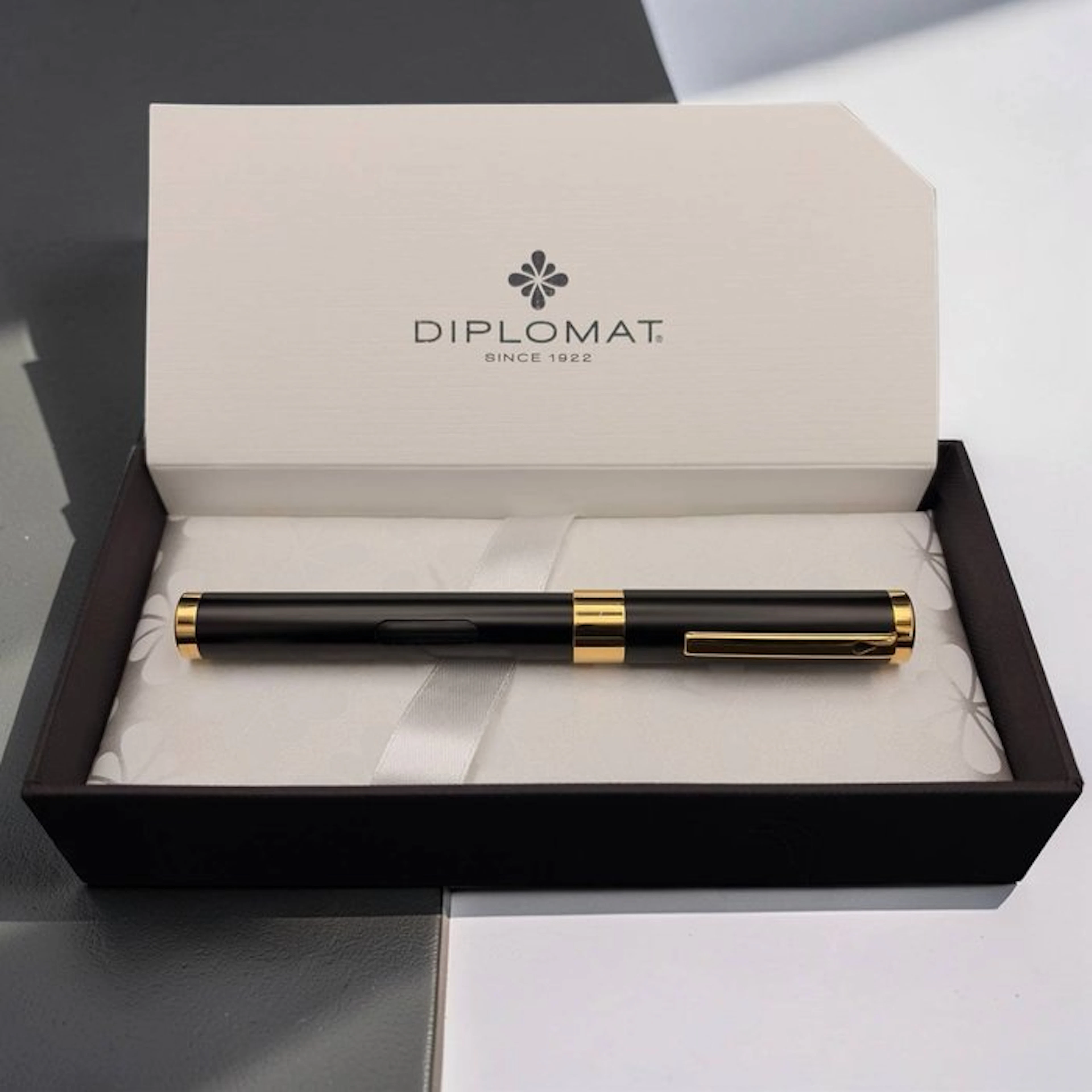 Diplomat - Diplomat Nexus Black & Gold - Fountain pen