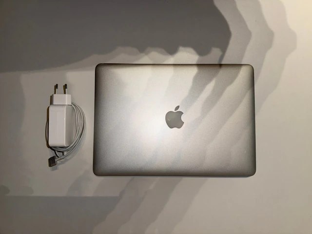 Apple MacBook Air 13" (Early 2015) | Core i5 1.6GHz | 4GB...