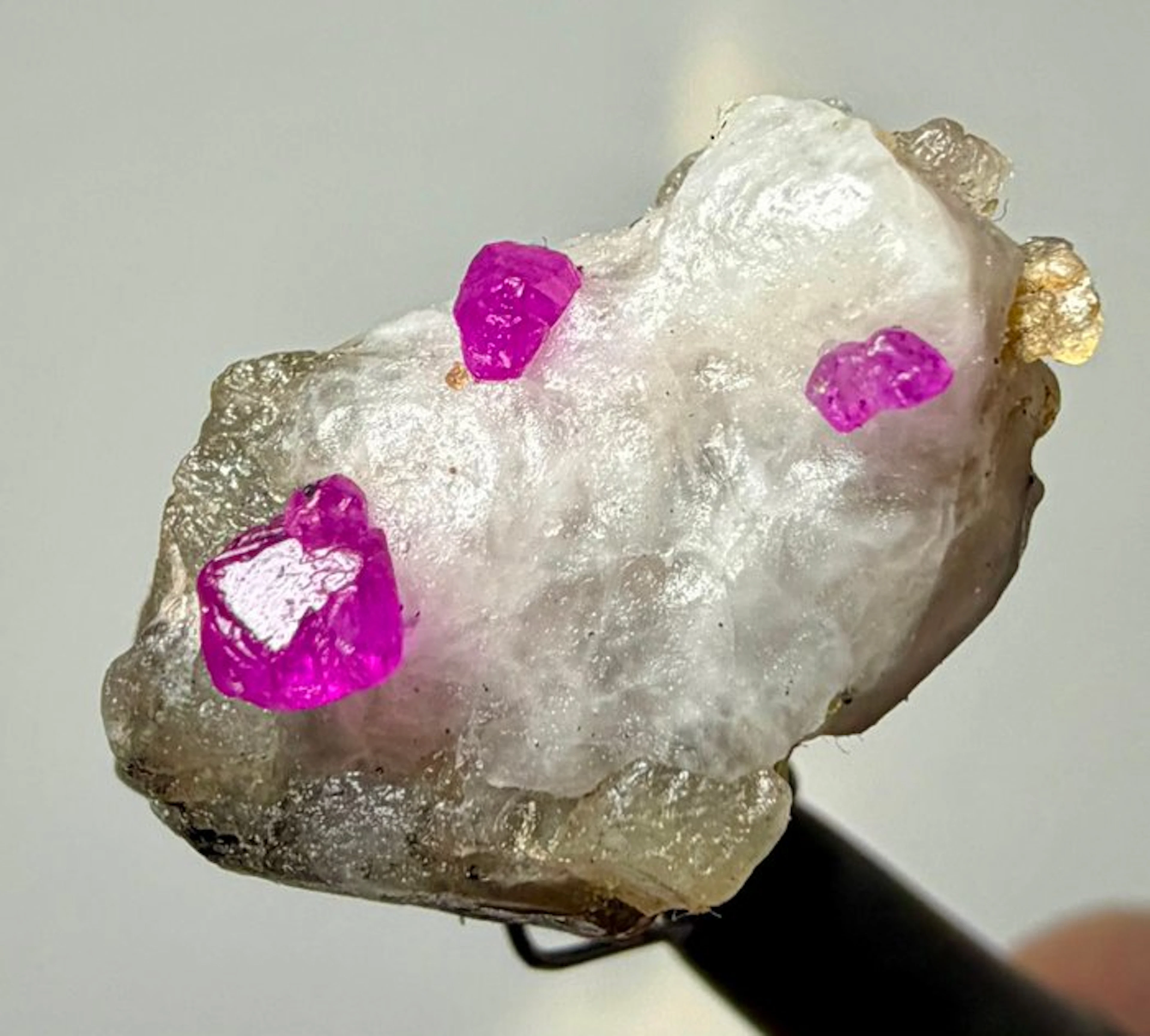 Ruby Crystals on matrix - Height: 18 mm - Width: 17.5 mm- 3.46 g - (1)