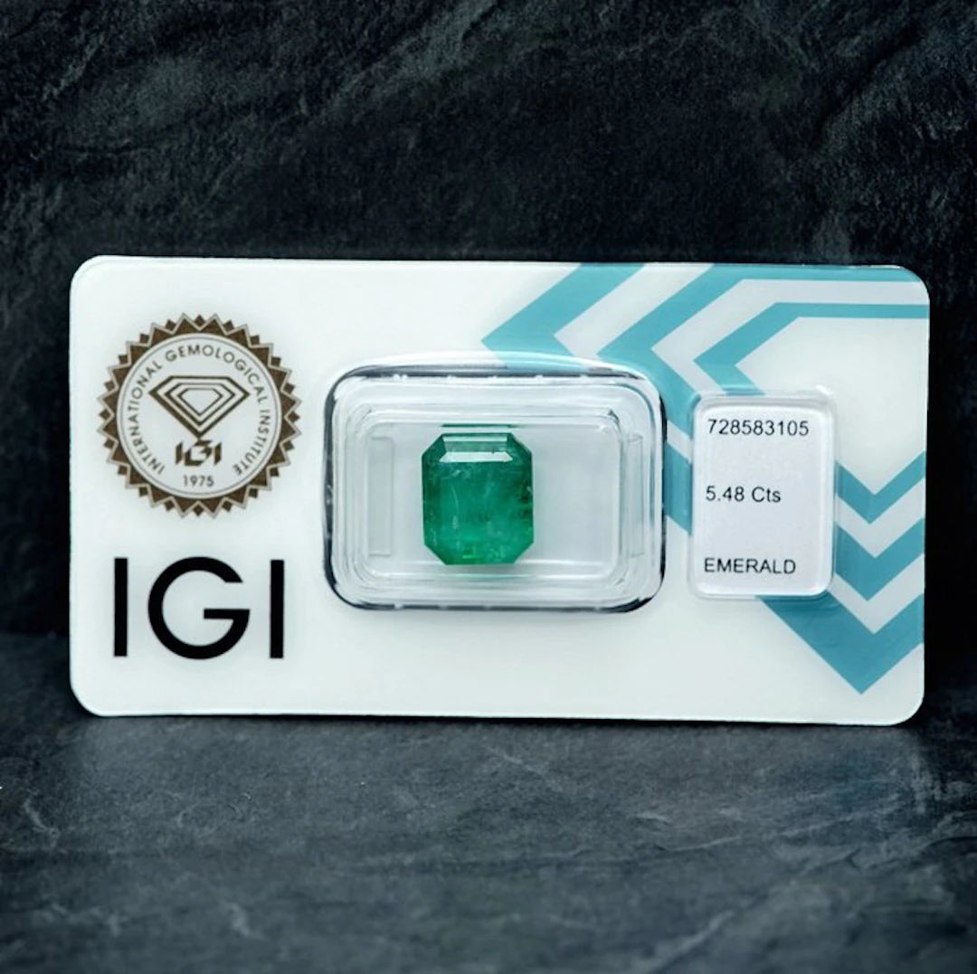 No reserve price - 1 pcs Green Emerald - 5.48 ct...