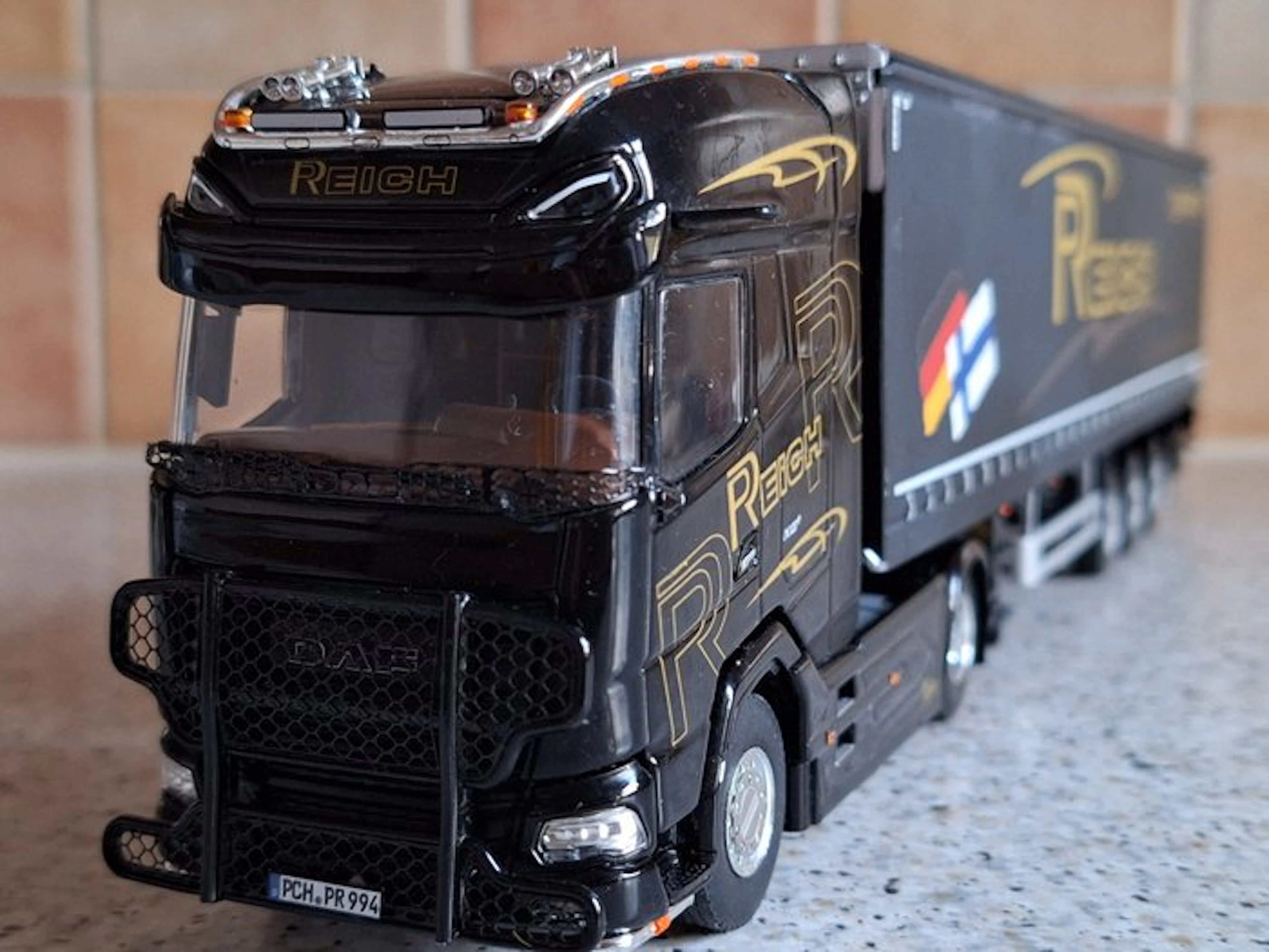 WSI 1:50 - Model truck - DAF XG+ - tractor unit with a...