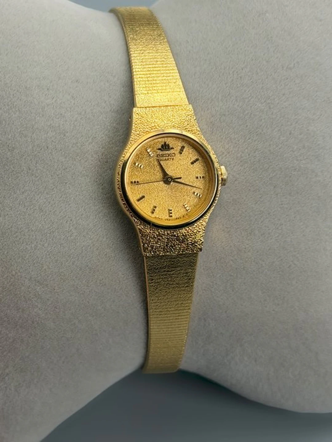Seiko - Galaxy V401-0250 | Gold Dust Textured Dial –...