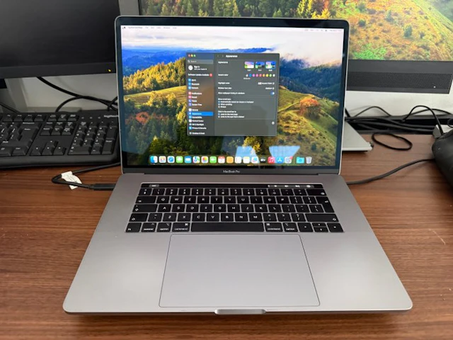 Apple MacBook Pro 15.4-inch (2019) - Laptop