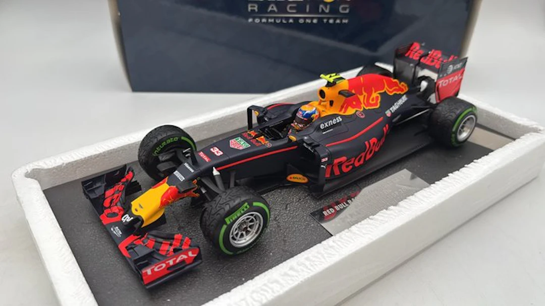 MiniChamps 1:18 - Model car - Red Bull Racing Tag Heuer...
