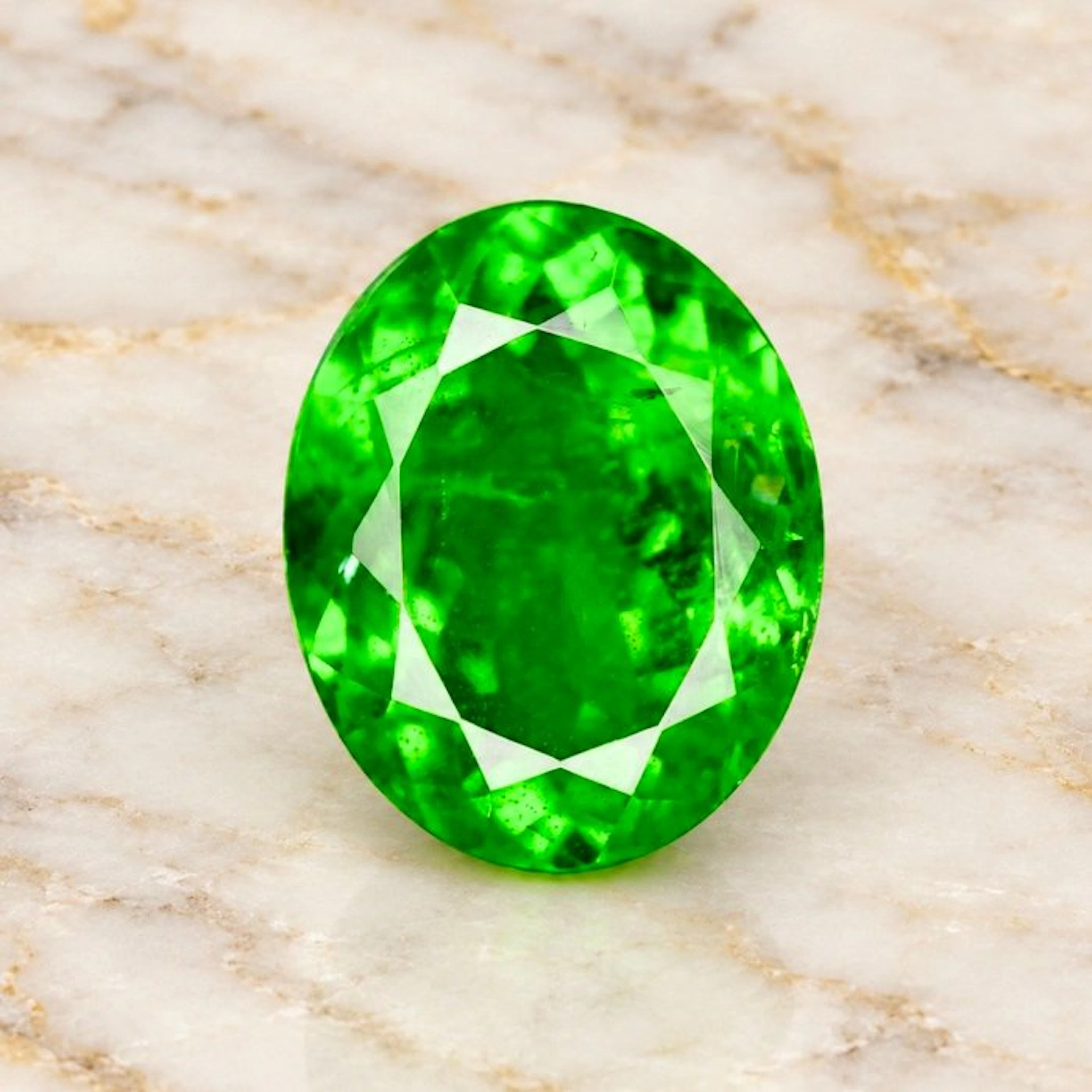 Green Tsavorite - 2.41 ct - International Gemological Institute (IGI)