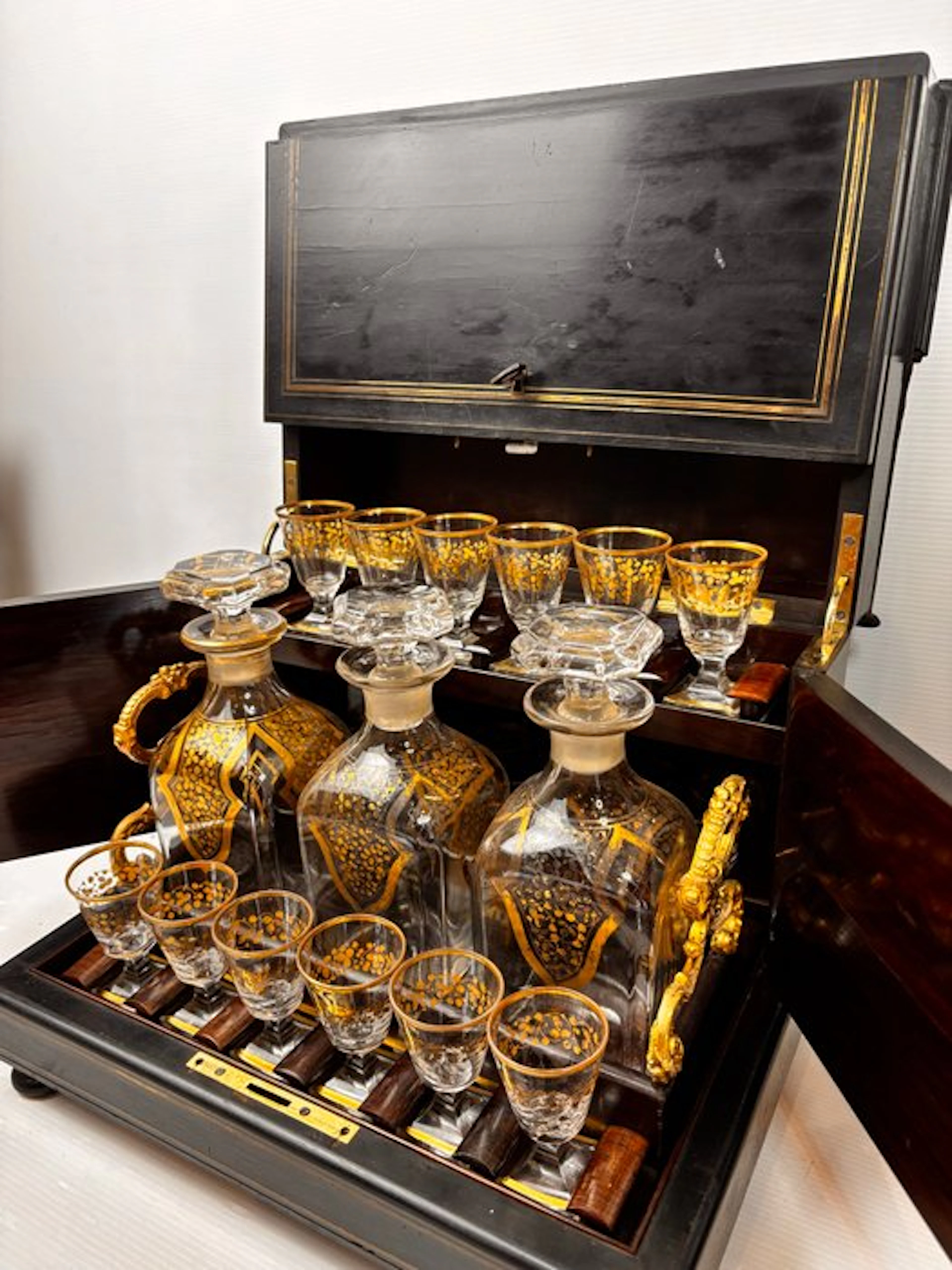 cave a liqueur Napoléon III - Liquor cabinet - Ebonized...