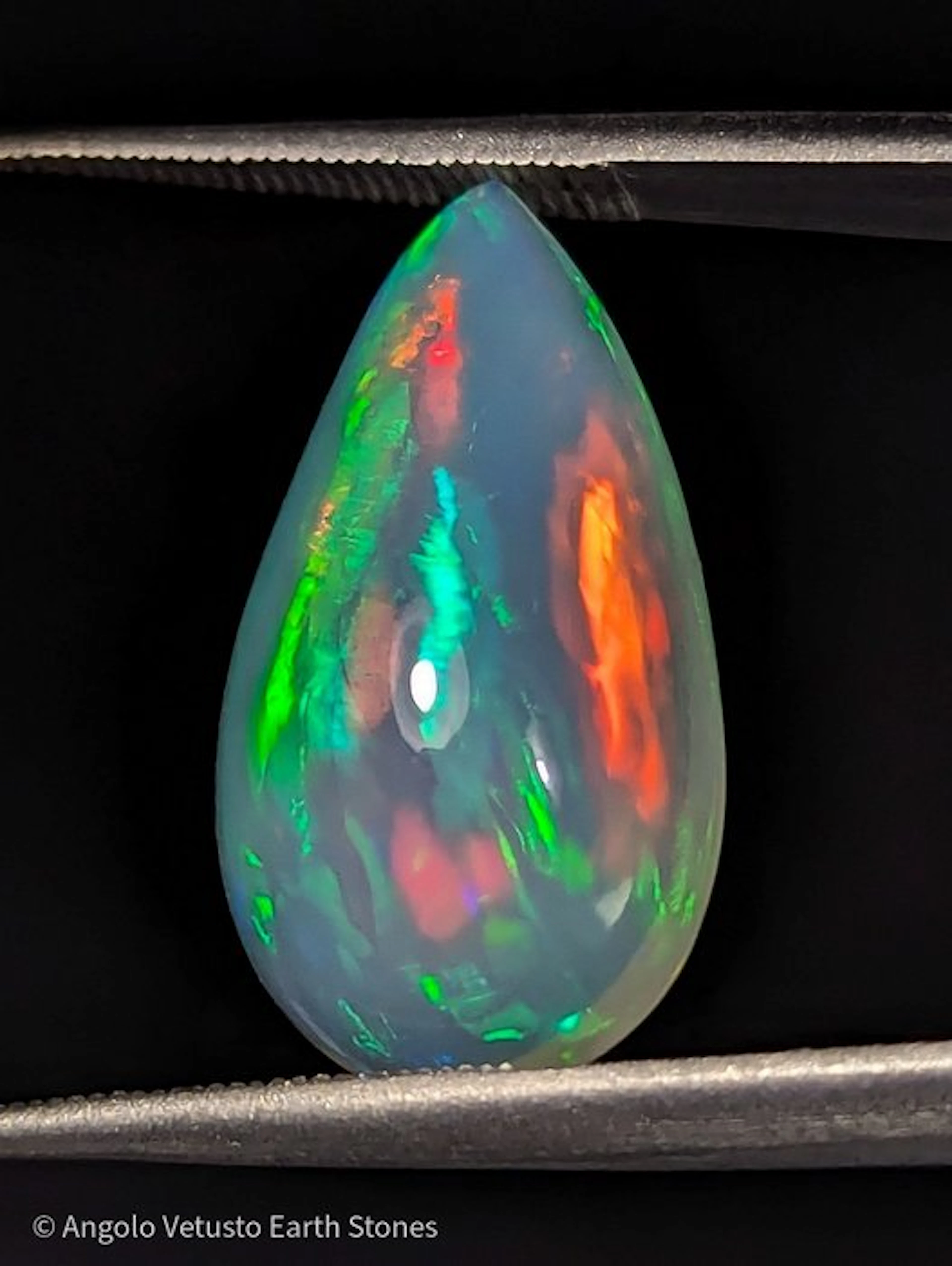 4.23 ct - Stunning Natural Ethiopian Opal – Pear Cabochon...