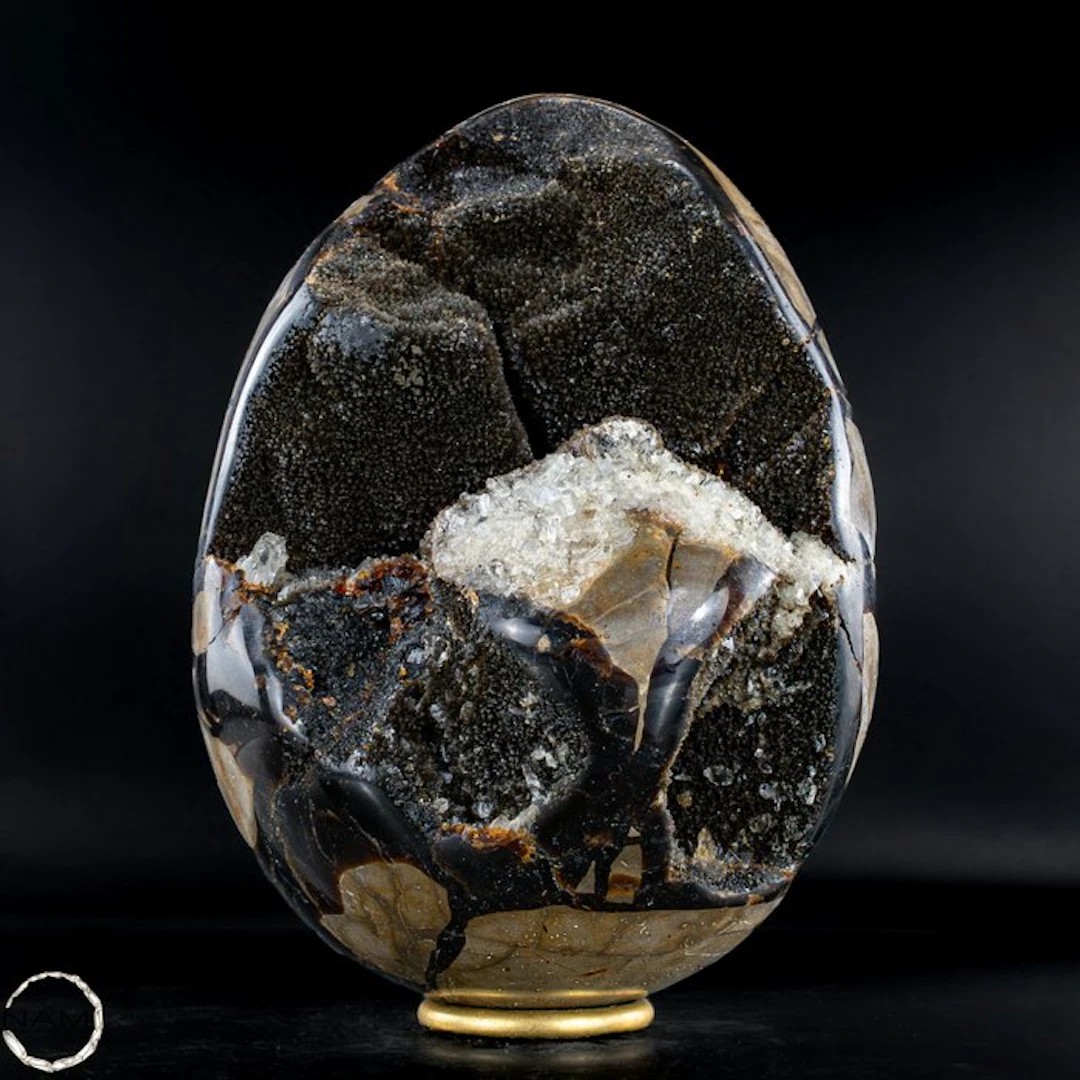 Stunning septarian egg – with sparkling calcite crystals...
