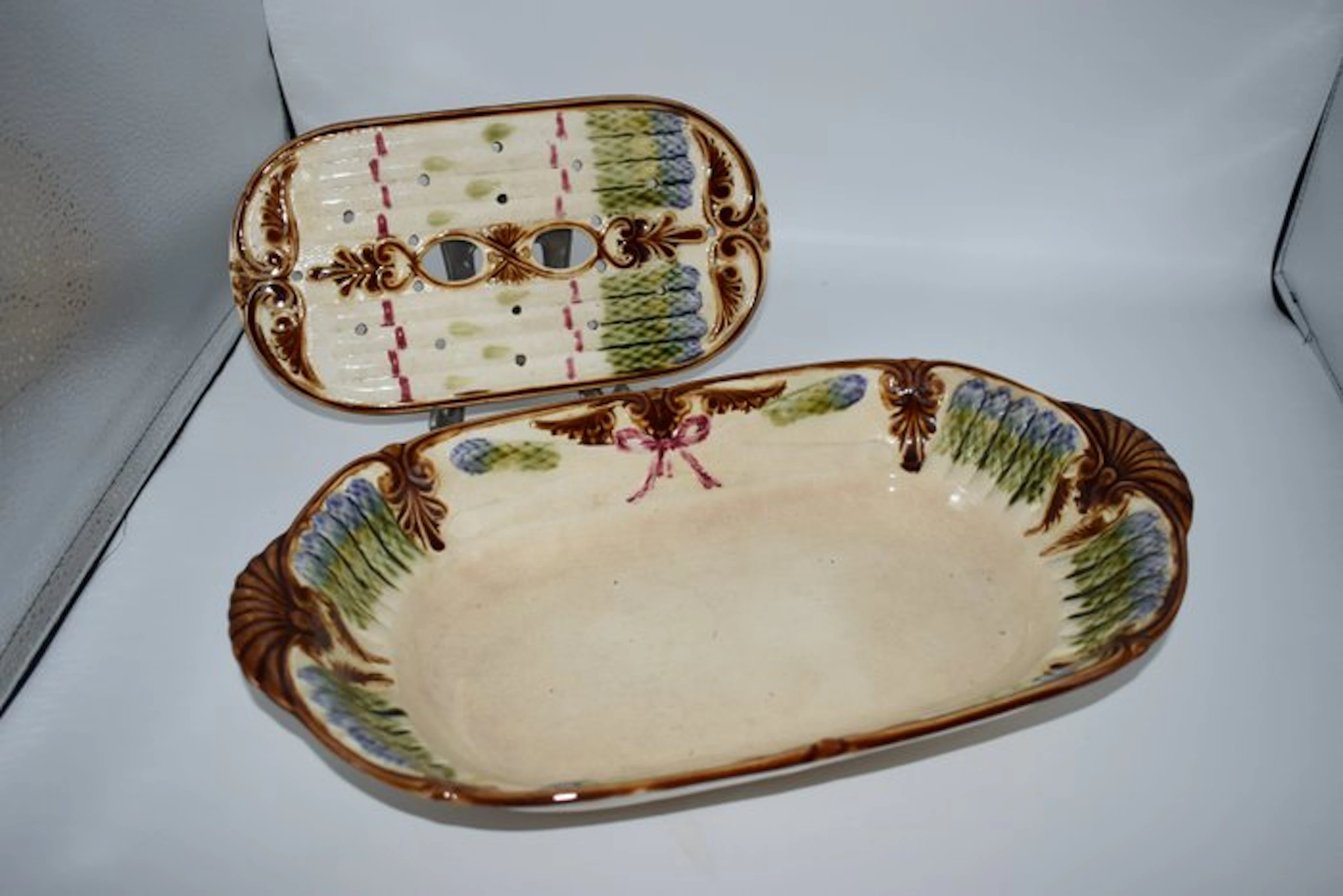 Serving dish (2) - Plat asperges avec égouttoir d'origine...