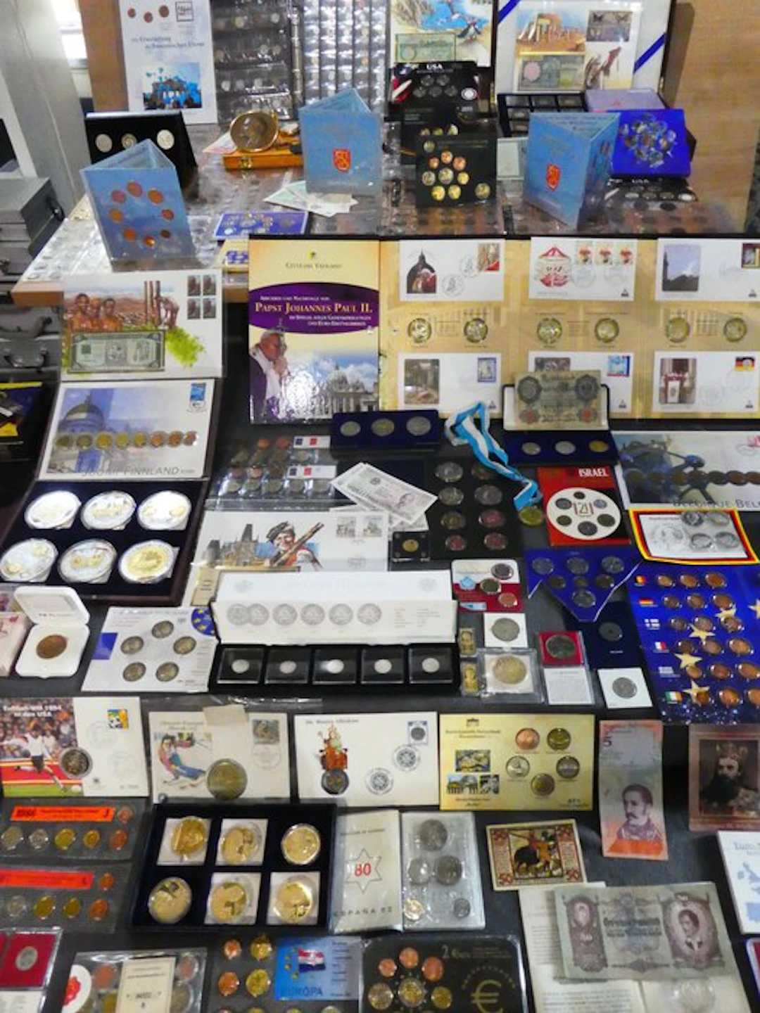 World. Collection of coins/banknote/medals/euro inkl