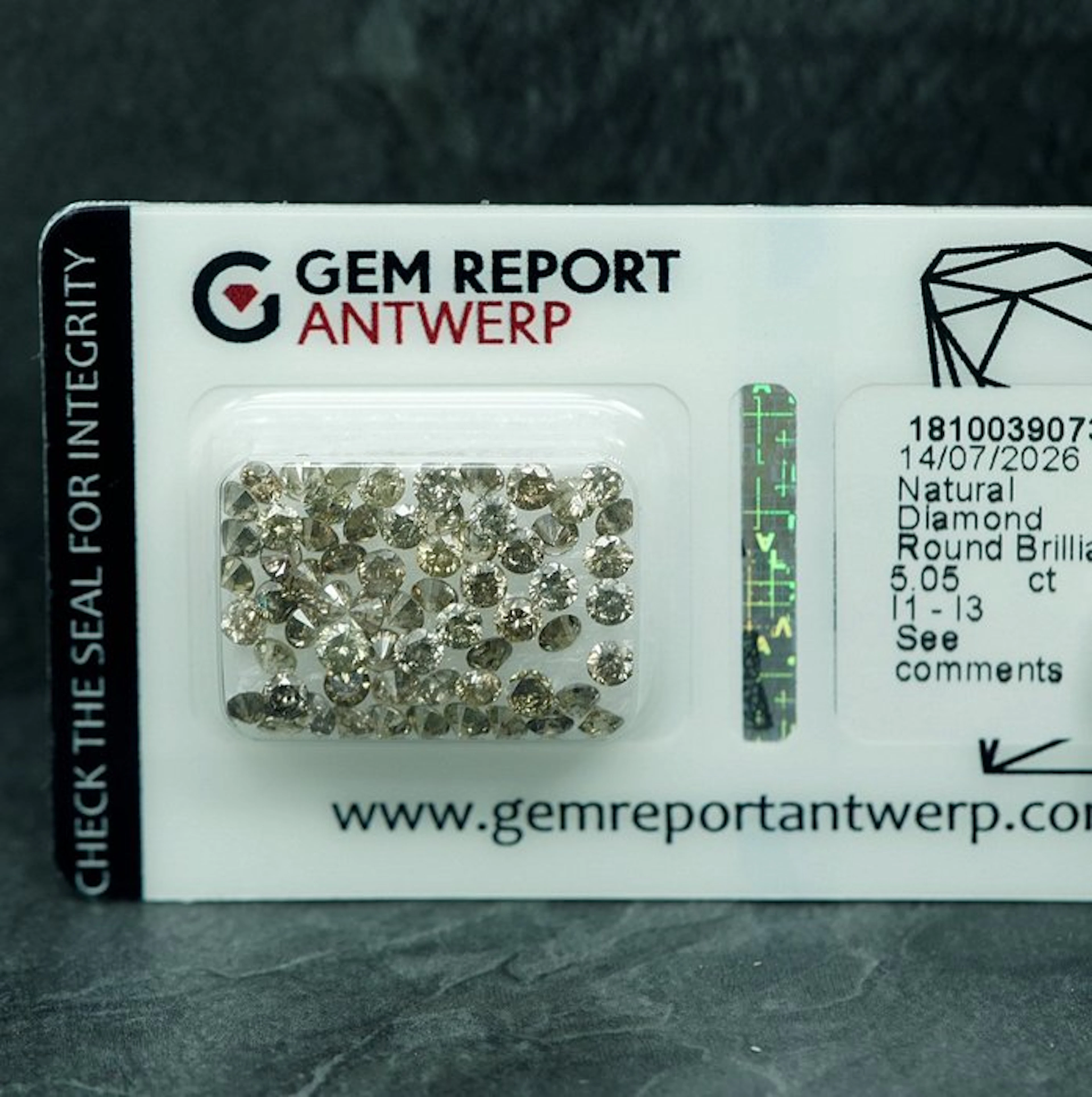 No reserve price - 65 pcs Diamond (Natural coloured)...