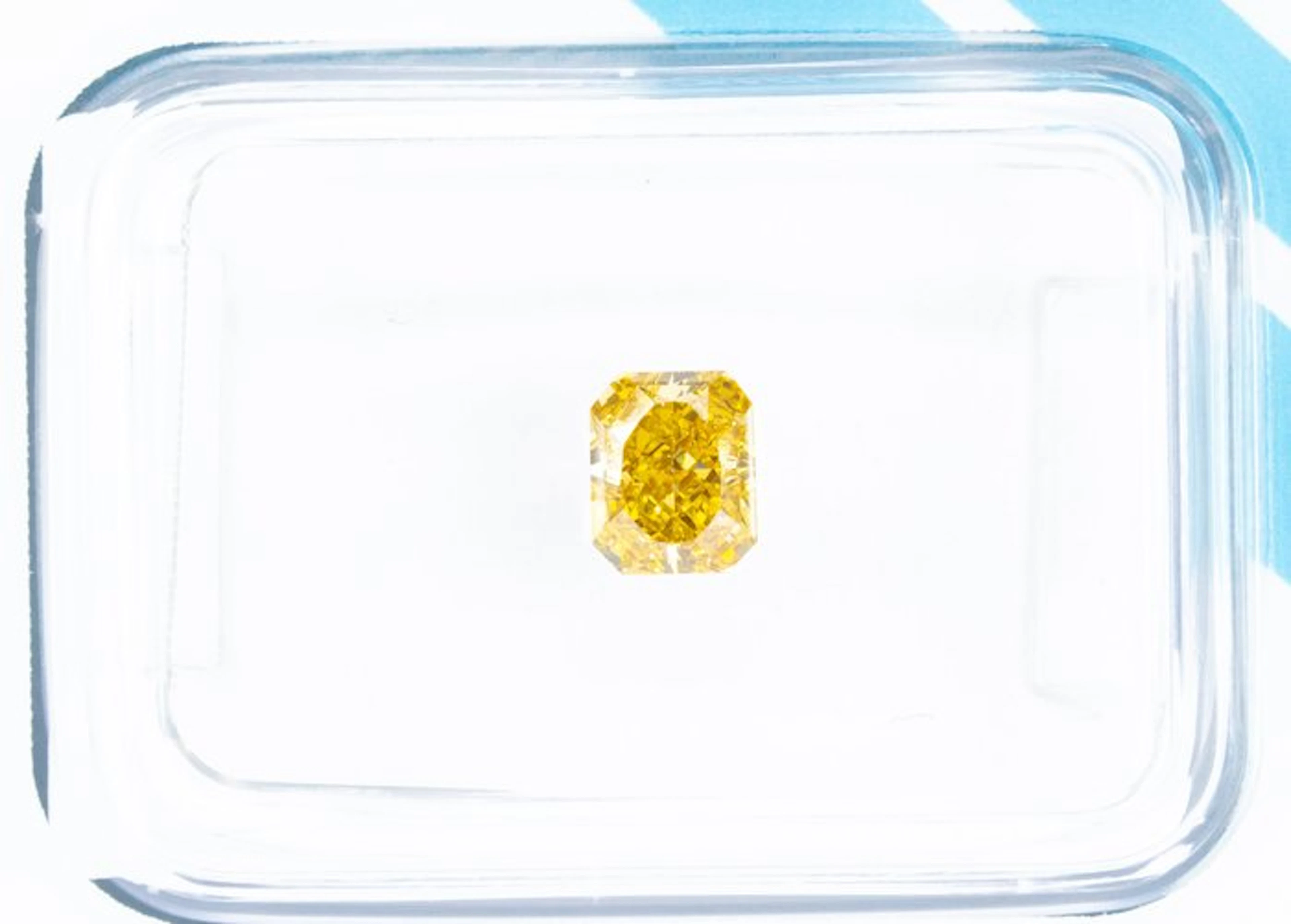 No reserve price - 1 pcs Diamond (Natural coloured)...