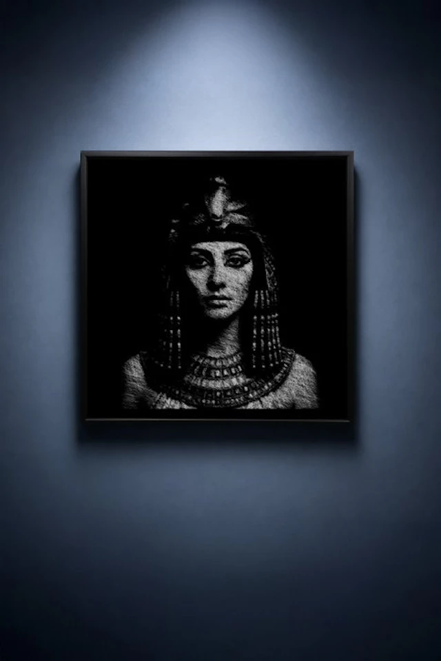 Tijs Dragtsma (1992) - Cleopatra's Collar of Light