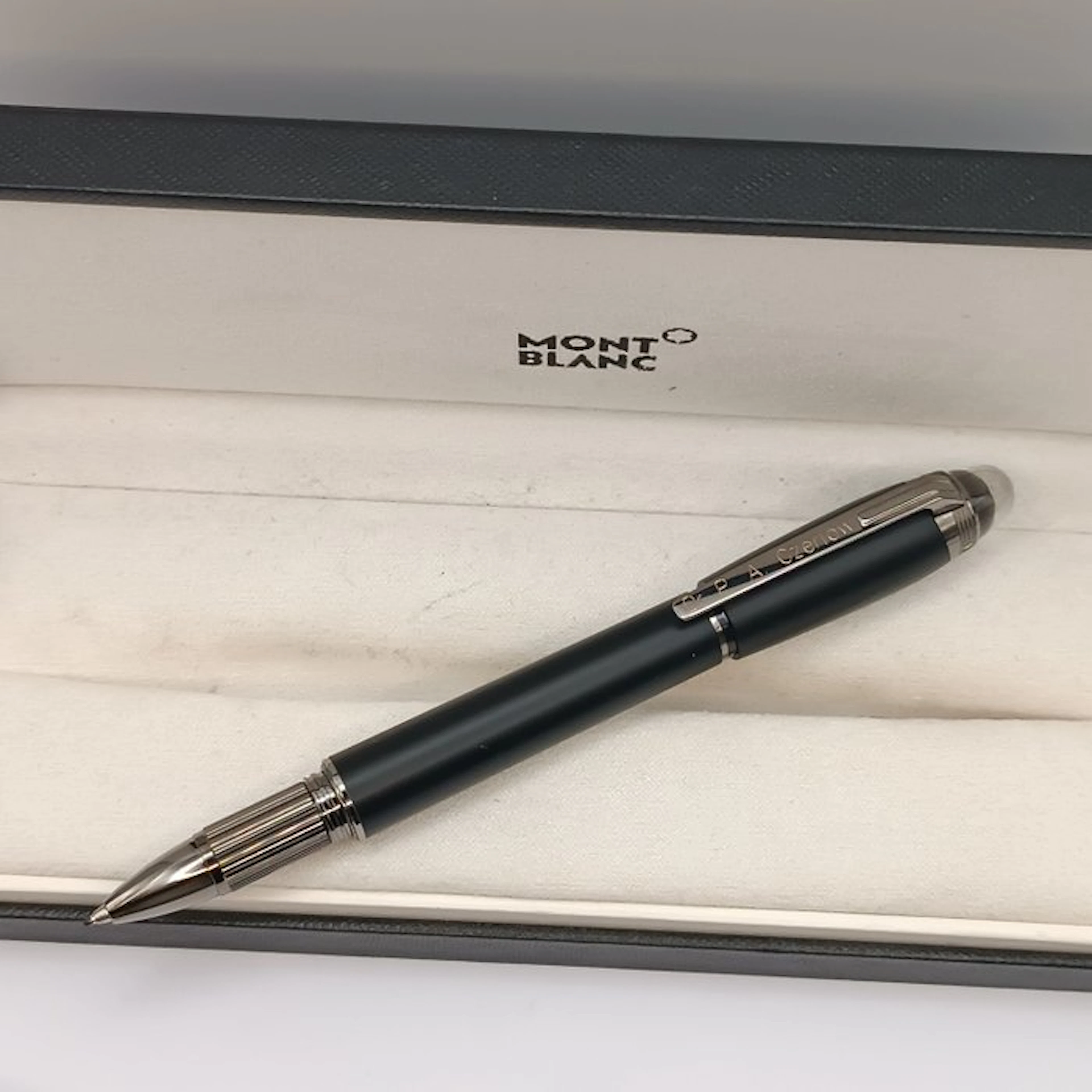 Montblanc - StarWalker Ultra Black Precious Resin - Pen