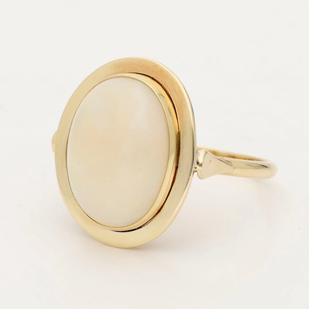 Ring - 14 kt. Yellow gold - 4.10ct. tw. Opal