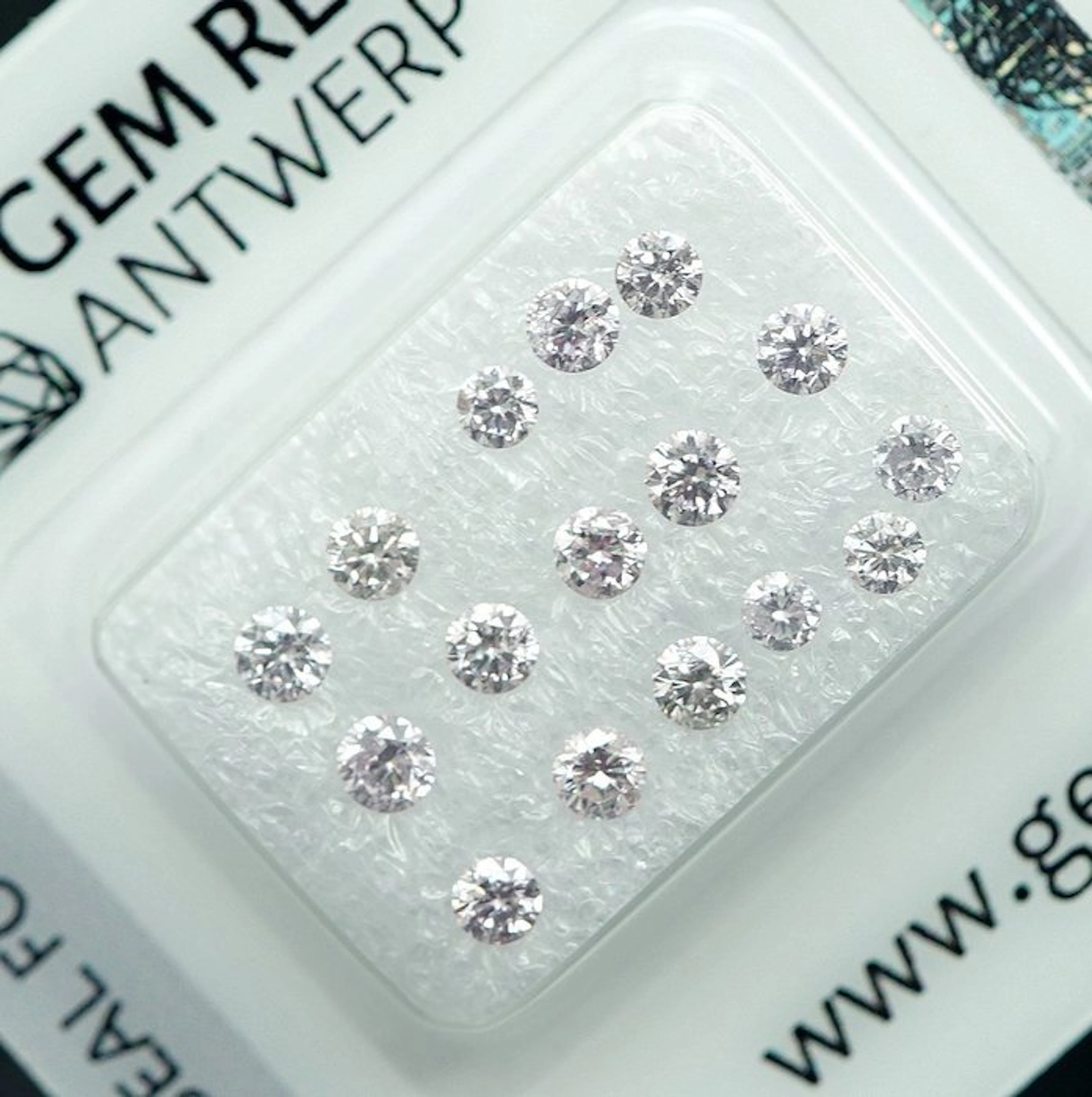 16 pcs Diamond (Natural coloured) - 0.96 ct - Round - Light Pink - SI1