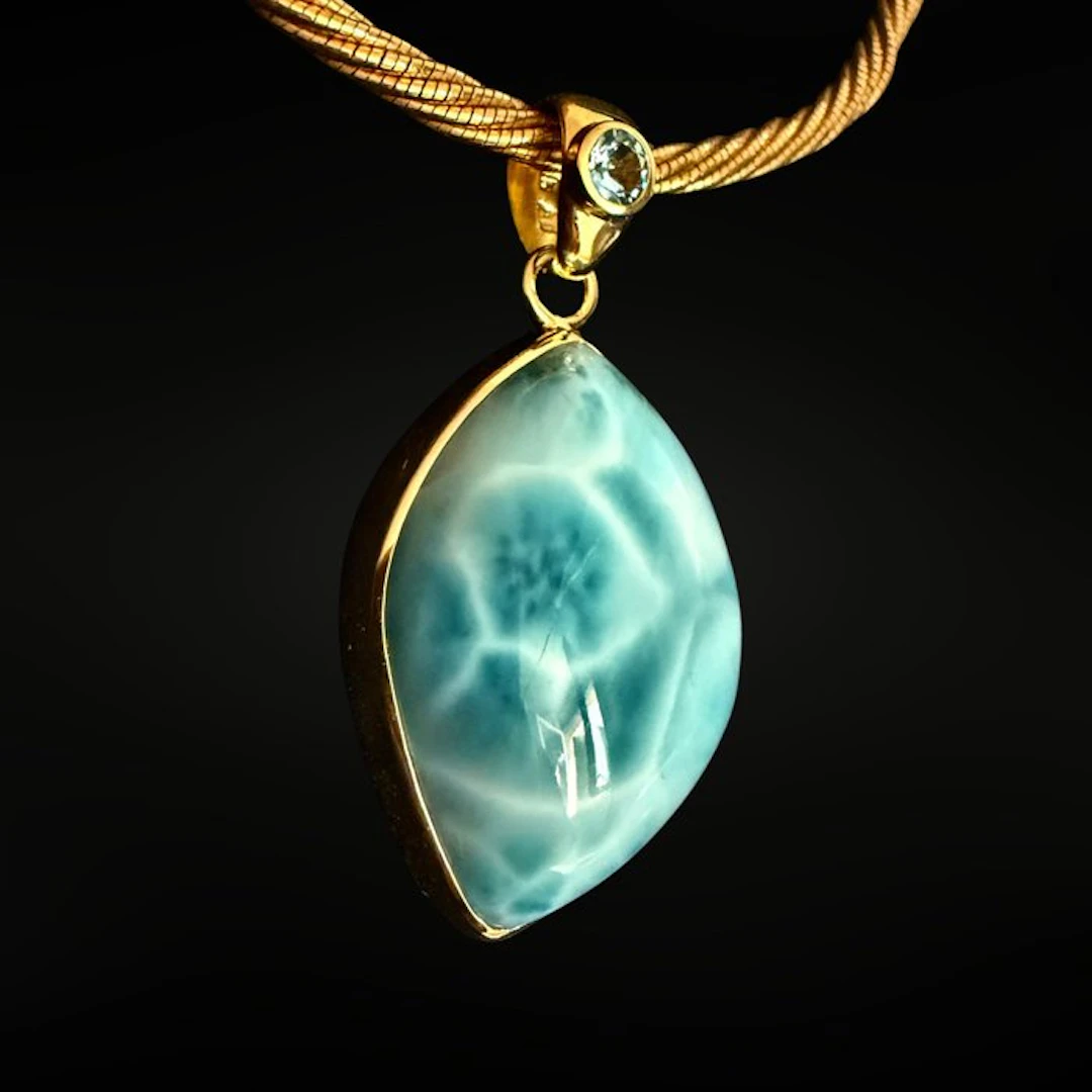 Exceptional pendant - Larimar - Topaz and Gold Jewellery...