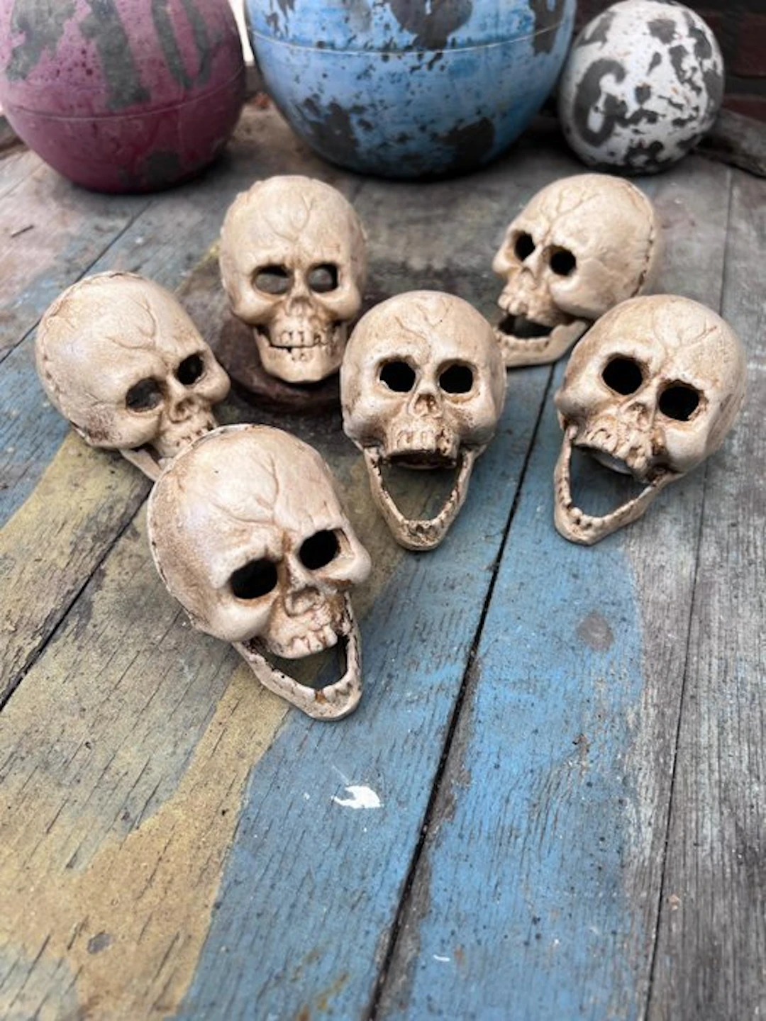 Decorative ornament (6) - Europe - 6 cast-iron skulls