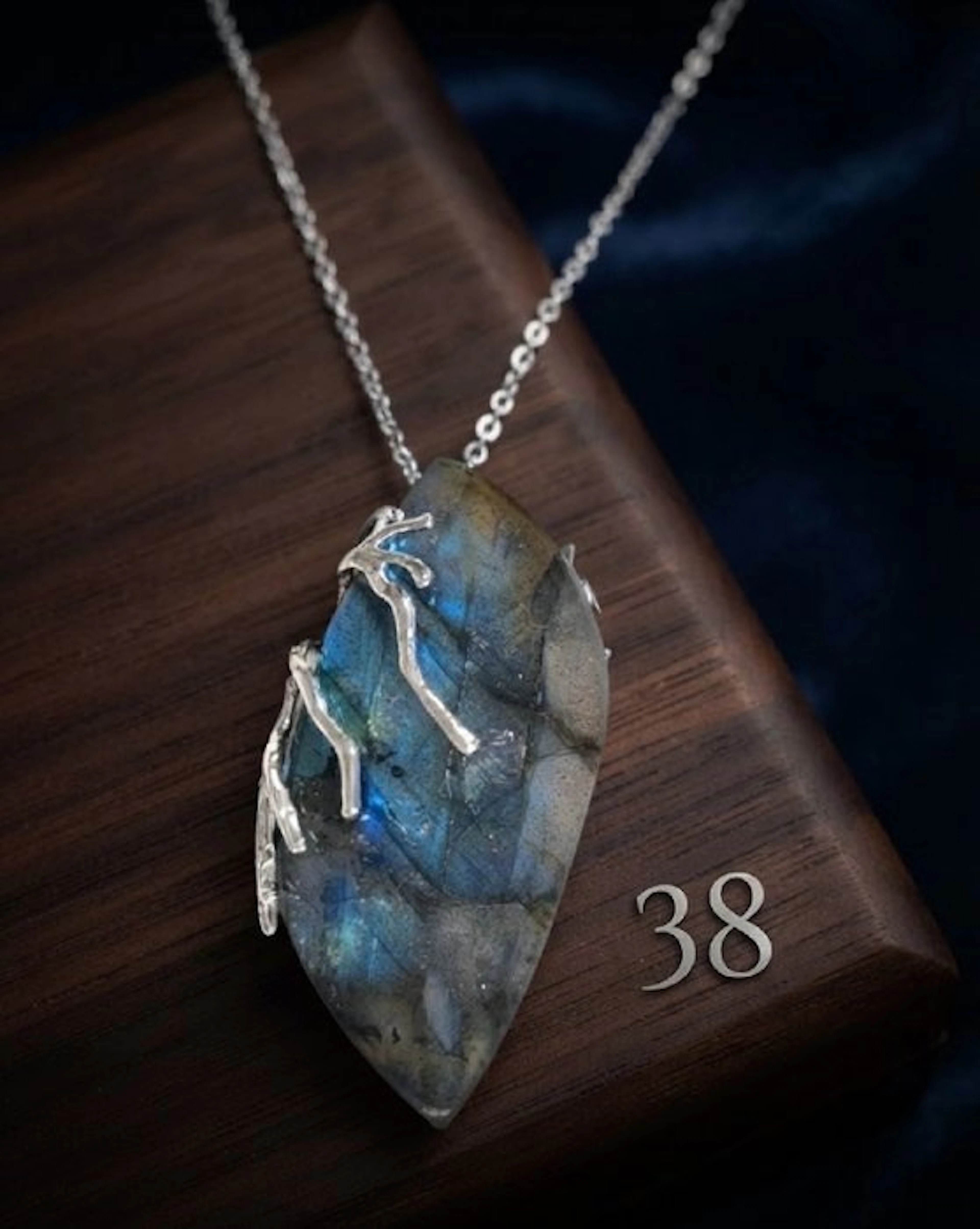 Labradorite Iridescent - Height: 4 cm - Width: 2.1 cm- 12.6 g - (1)