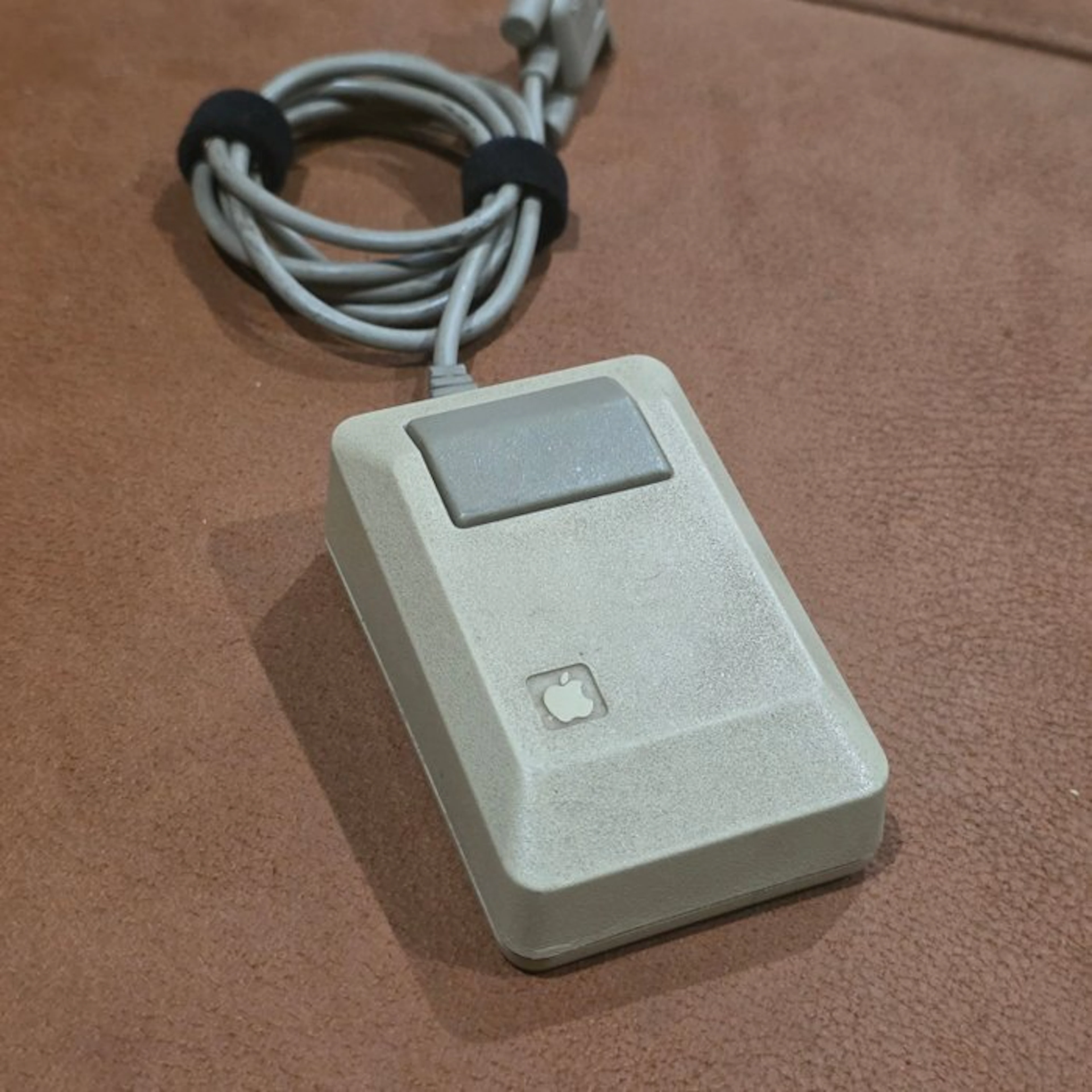 Apple [NO RESERVE PRICE] Early 128K Macintosh Mouse...