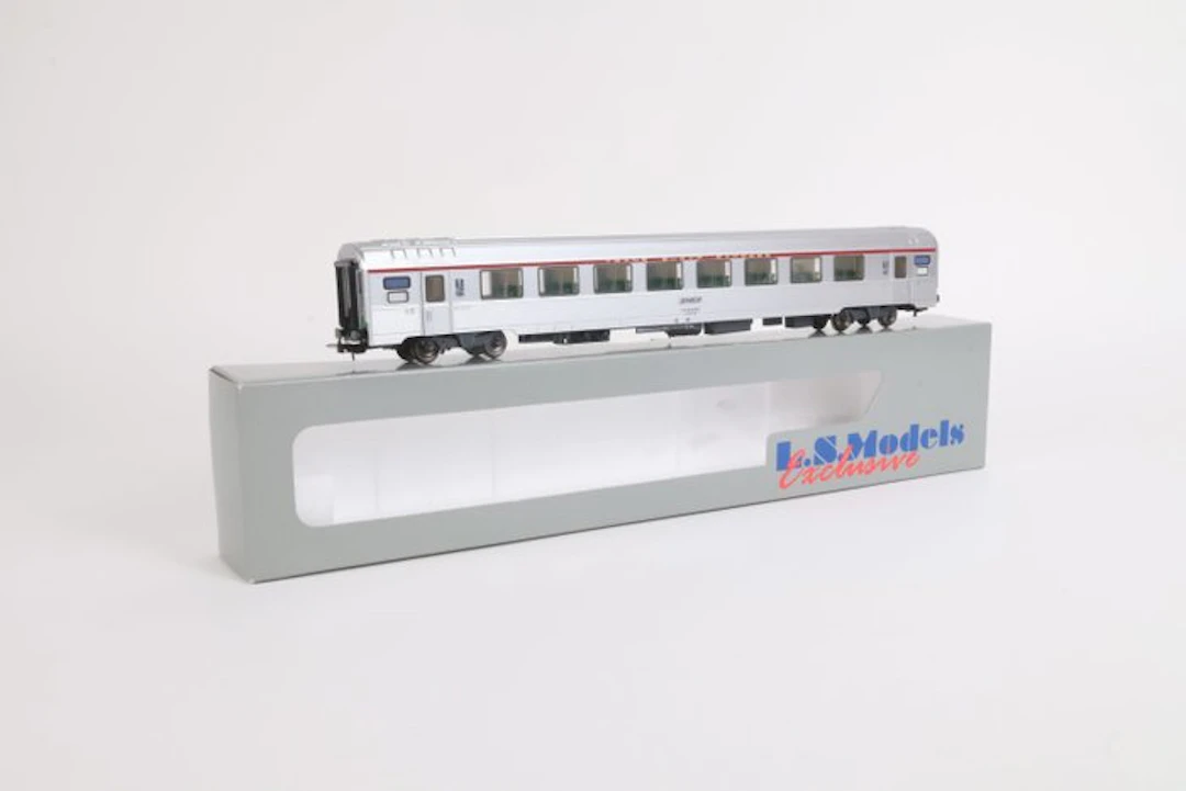 L.S. Models H0 - 41022-1 - Model train passenger carriage...