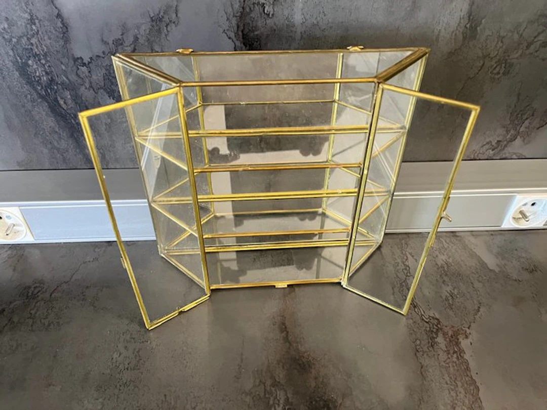 Display cabinet - Glass and brass