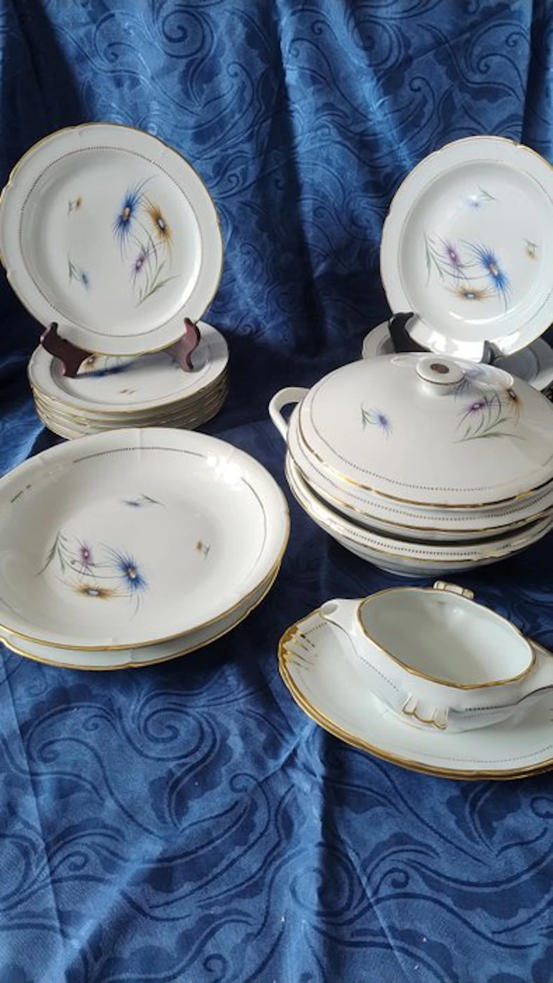 C.G. Limoges - Dinner set (19) - Porcelain - Table service