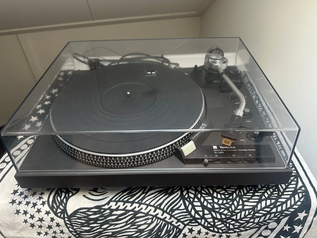 Technics - SL-1900 Direct-Drive Fully Automatic Turntable
