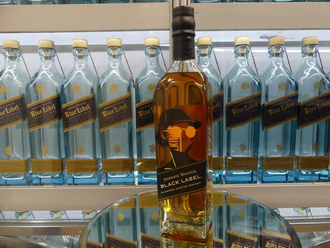 Johnnie Walker Black Label Limited Edition Design x Andy...