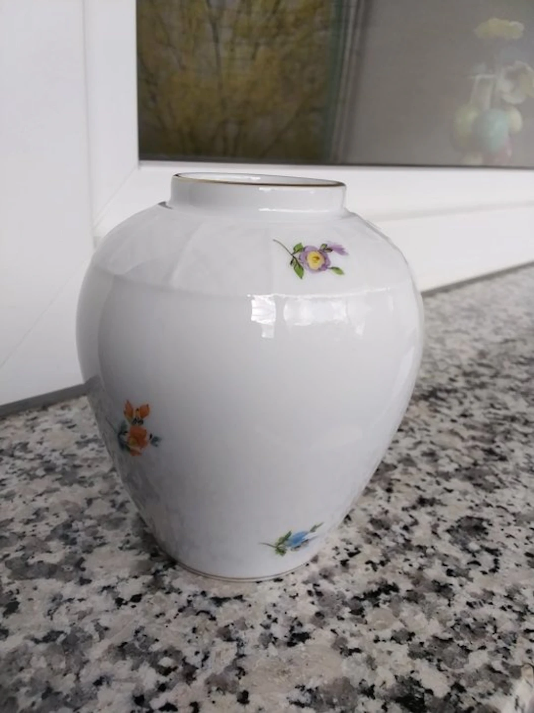 Herend - Herend - Vase - Elegant bulbous porcelain vase...