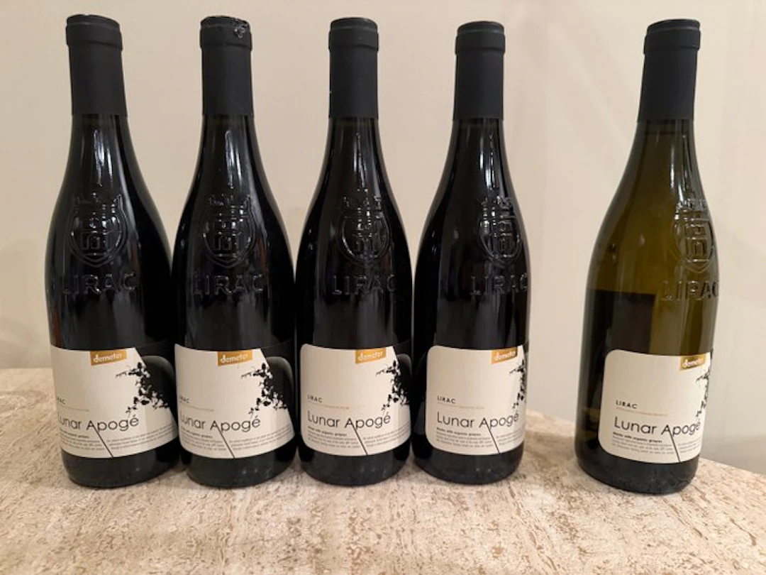 Lunar Apogé Lirac rouge 2018 x4 - Lunar Apogé Lirac blanc...