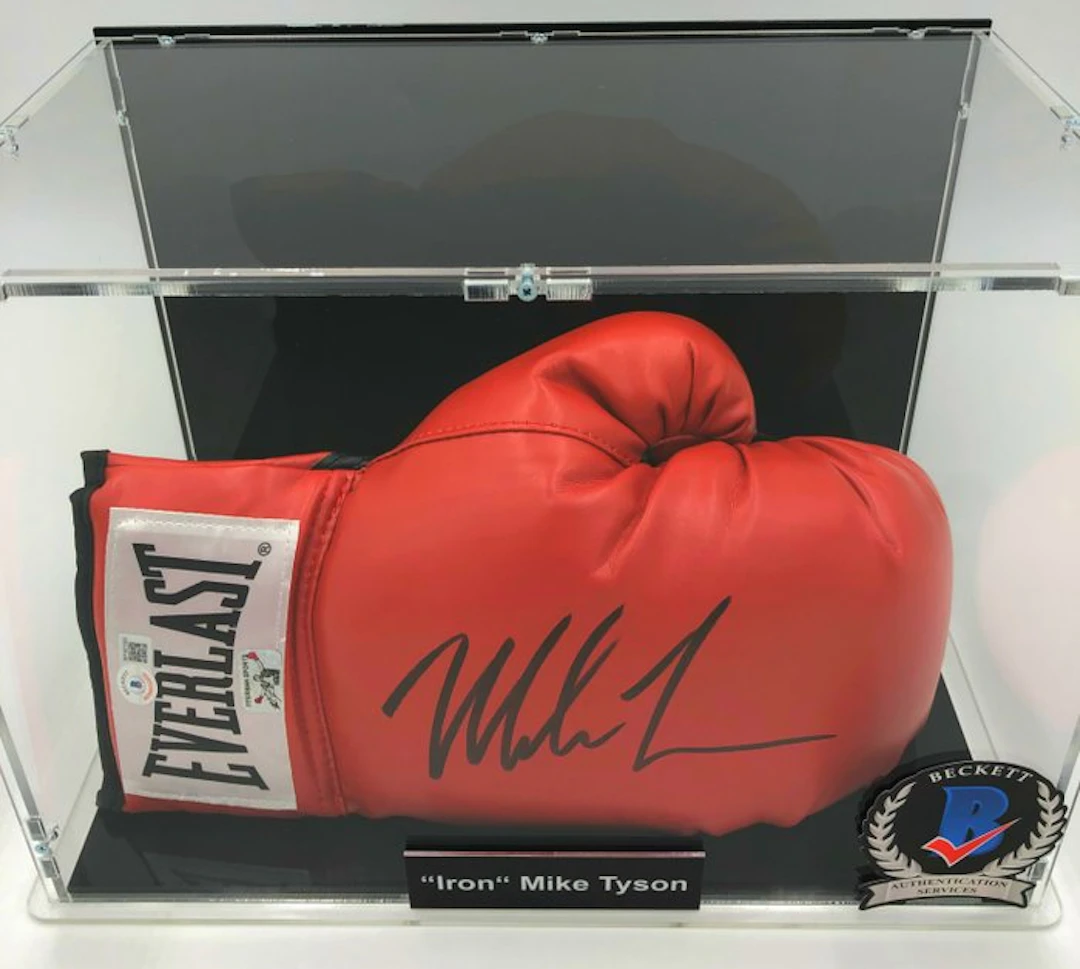 Boxing - Showcase - Mike Tyson - Boxing glove