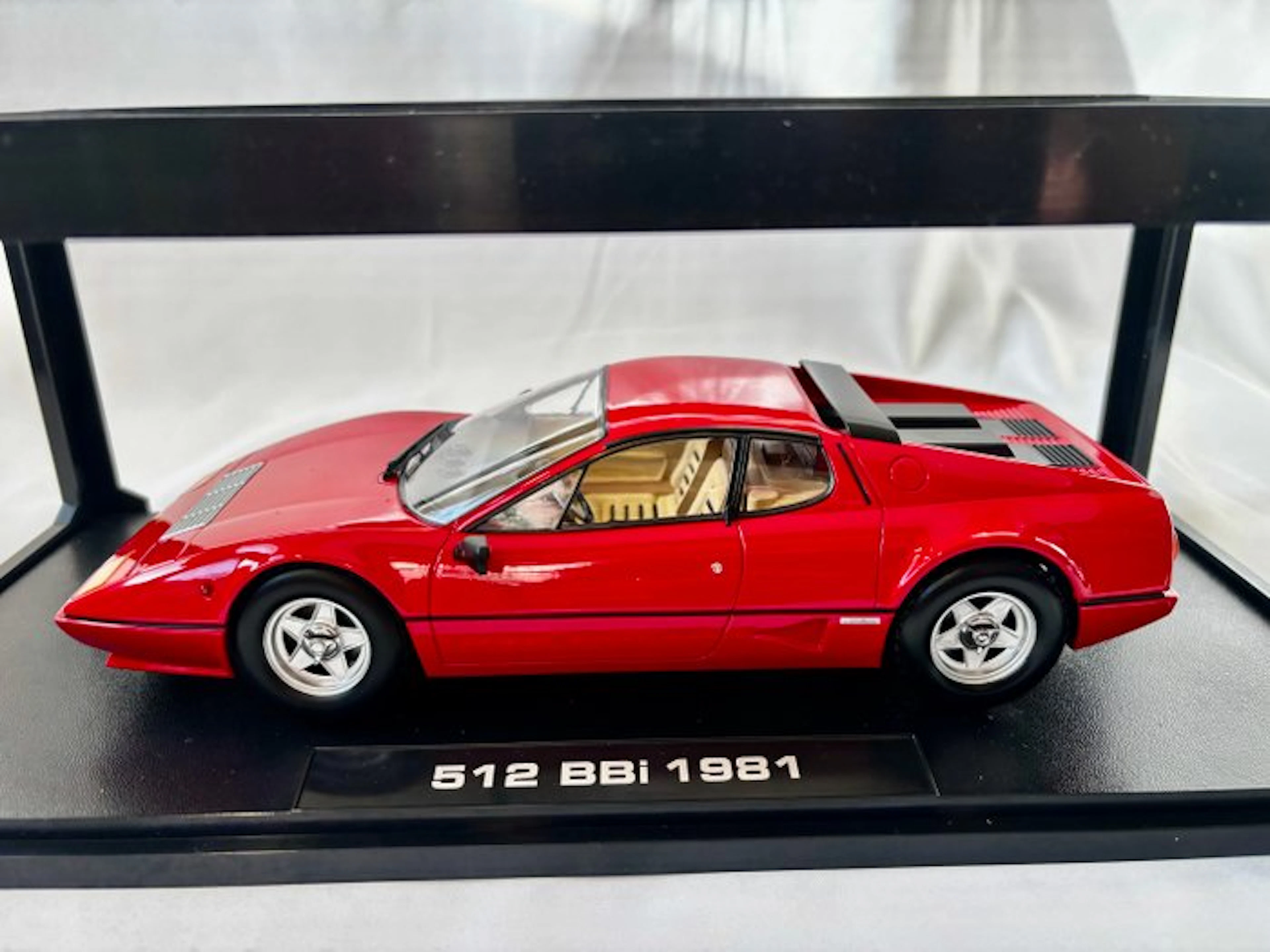 KK-Scale 1:18 - Model car - Ferrari 512BBi Berlinetta Boxer (1981)