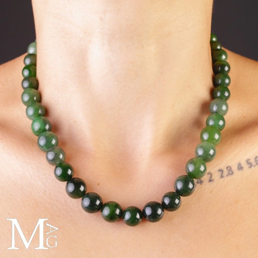 Extraordinary Nephrite Jade Necklace - Canadian Origin...