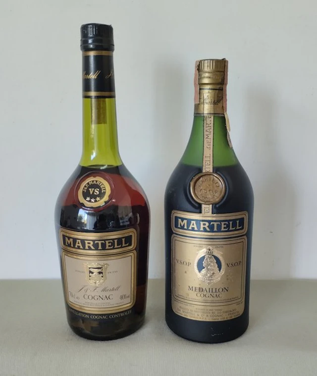 Martell - Médaillon VSOP + VS 3 Stars - b. 1970s, 1980s - 70cl