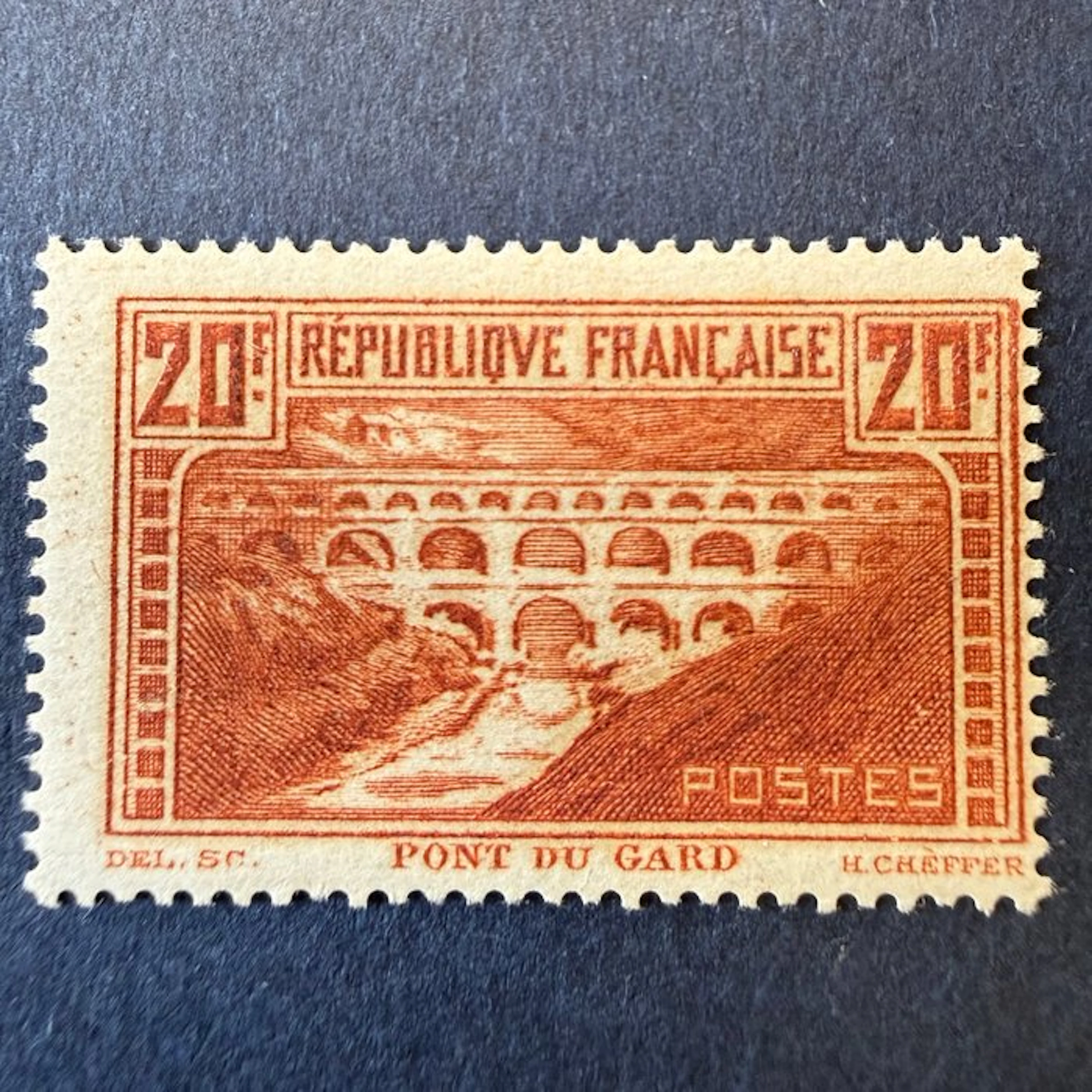 France - Yvert 262c "Pont du Gard" mint* with hinge. Very good.
