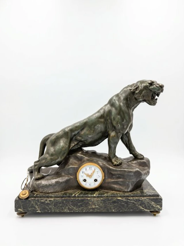 Figural mantel clock - Thomas-François Cartier - Antique Brass
